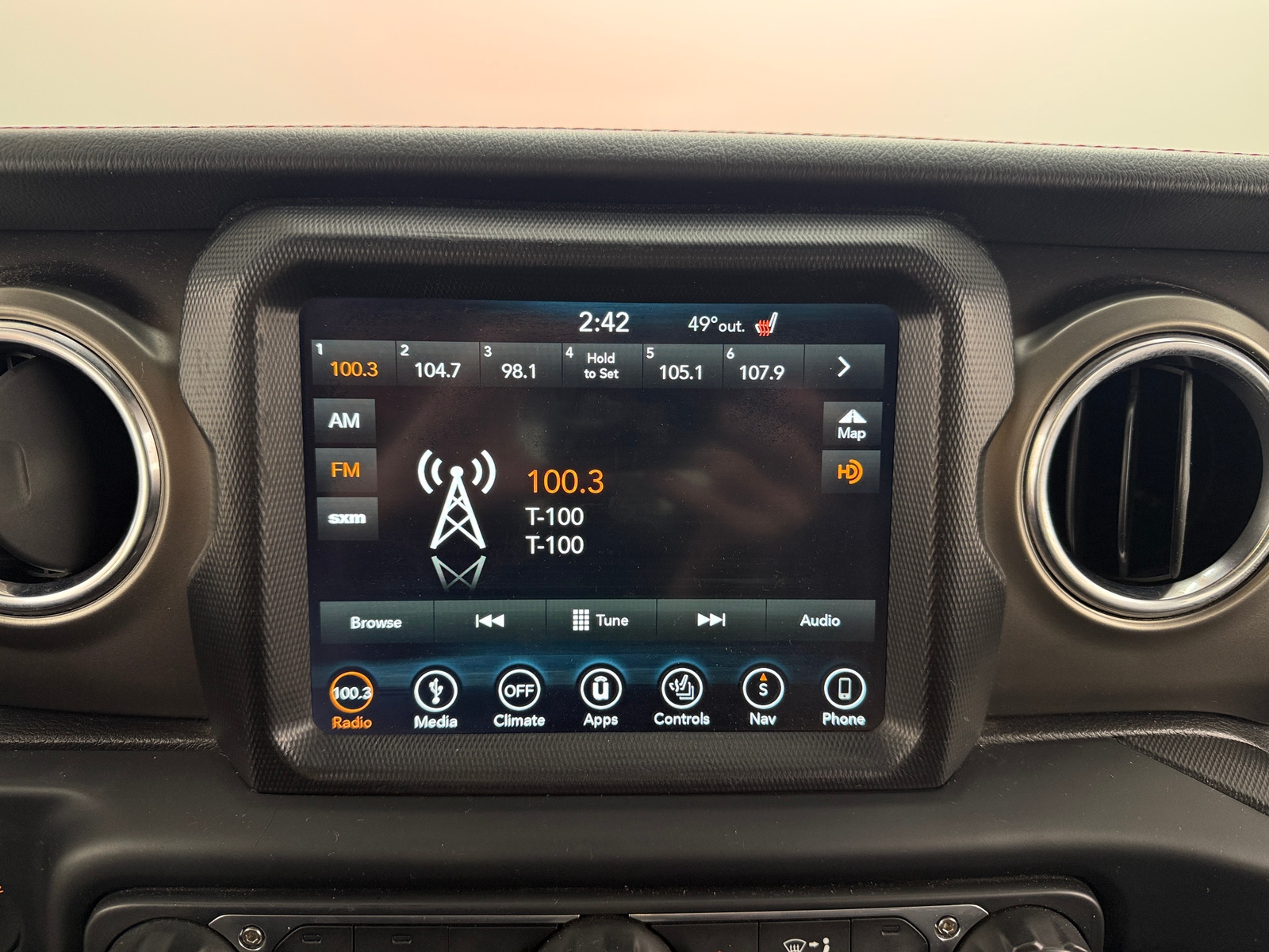 Thumbnail: 2019 Jeep Wrangler - 3