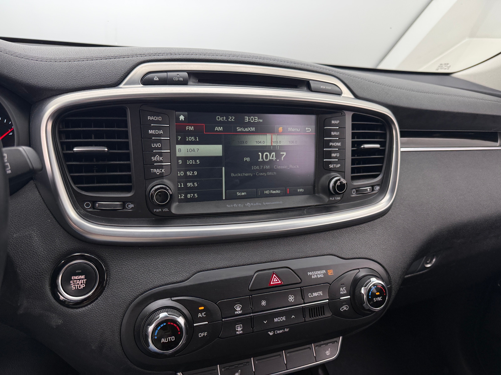 Thumbnail: 2016 Kia Sorento - 3