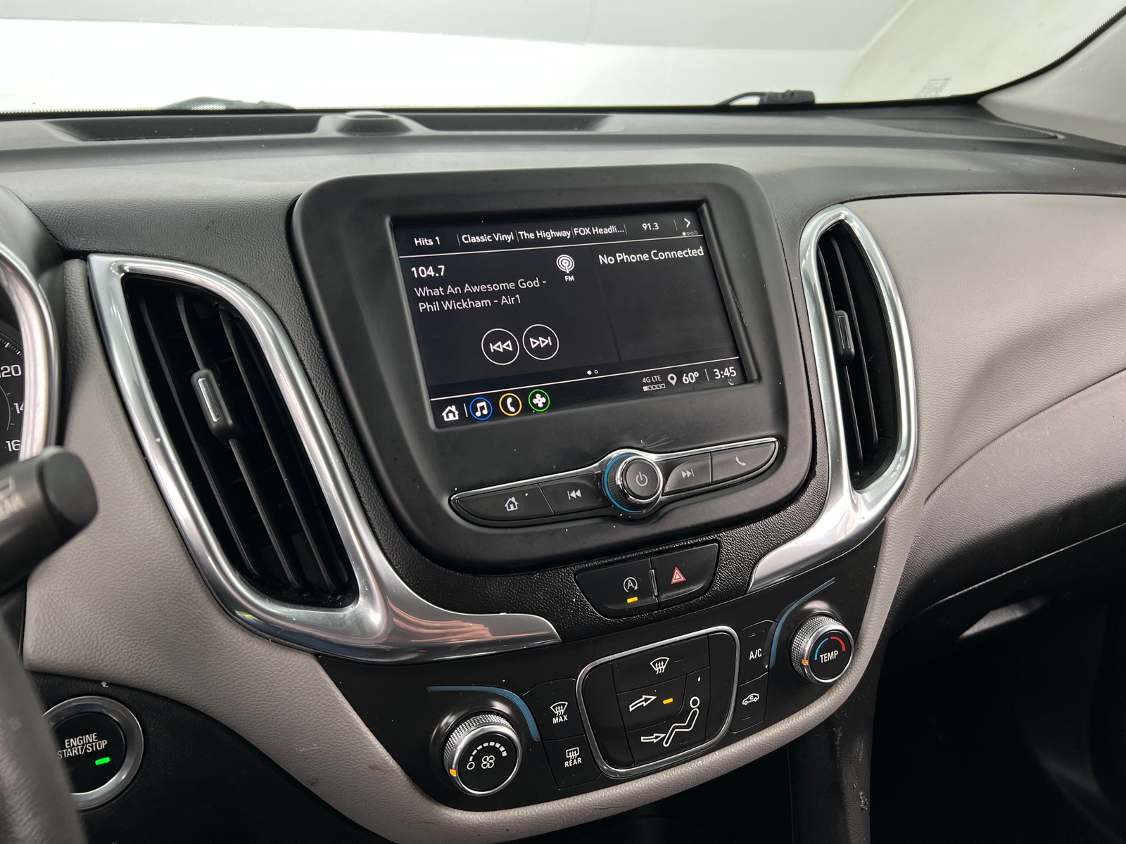 Thumbnail: 2022 Chevrolet Equinox - 4