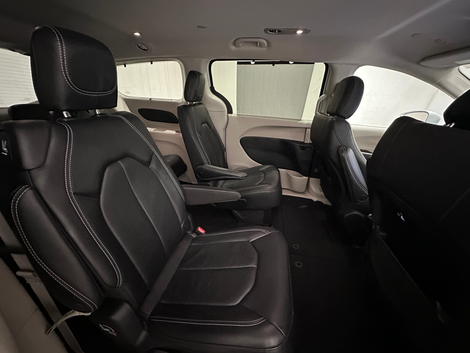Thumbnail: 2022 Chrysler Pacifica - 5