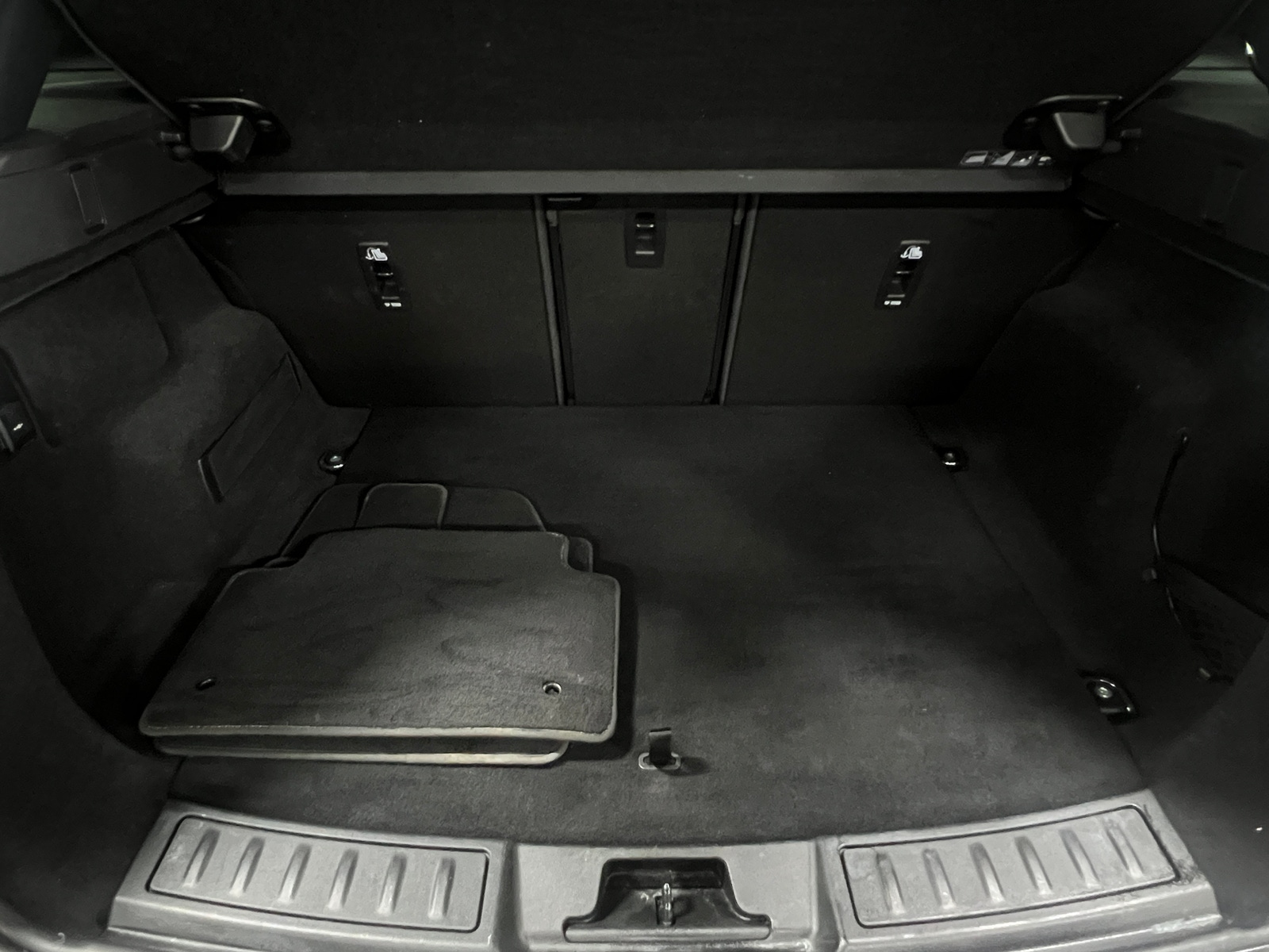Thumbnail: 2024 Land Rover Range Rover Evoque - 6