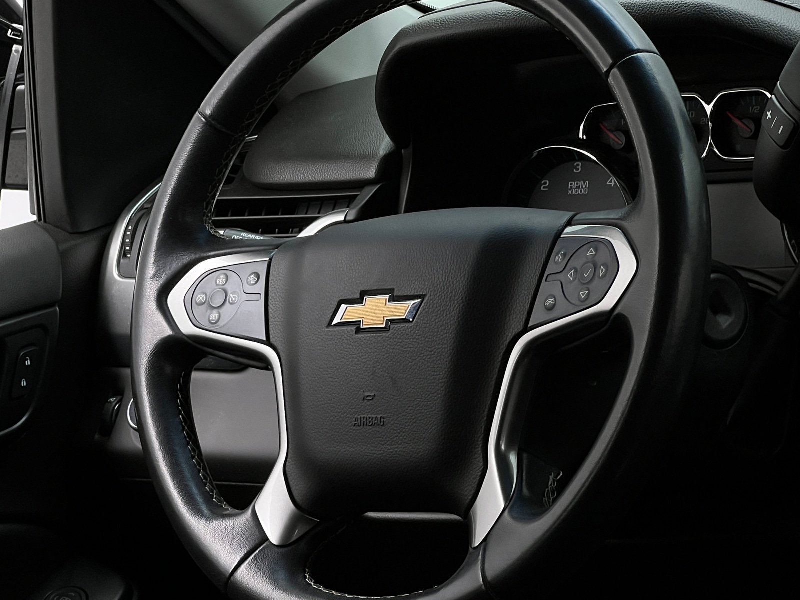 Thumbnail: 2019 Chevrolet Tahoe - 4