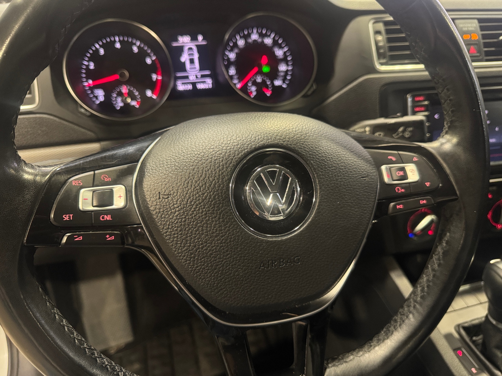 Thumbnail: 2017 Volkswagen Jetta - 4