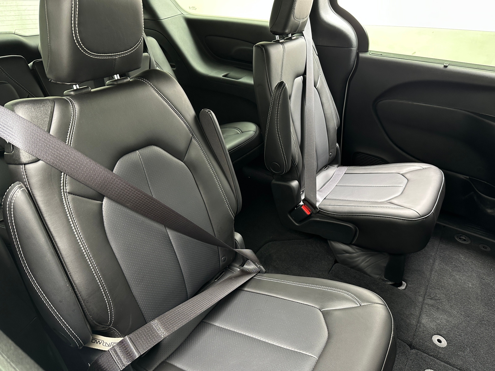 Thumbnail: 2023 Chrysler Pacifica - 5
