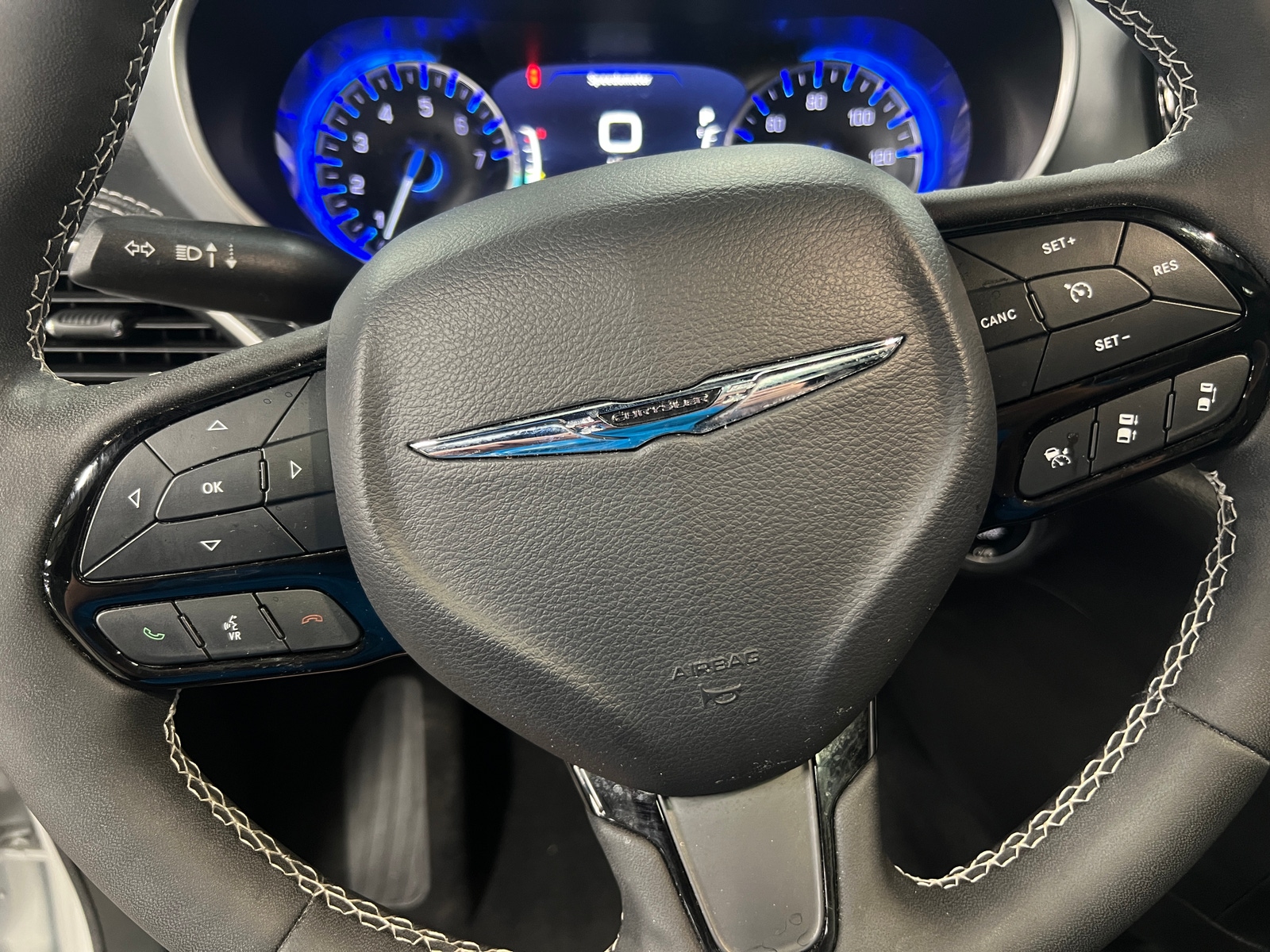 Thumbnail: 2023 Chrysler Pacifica - 4