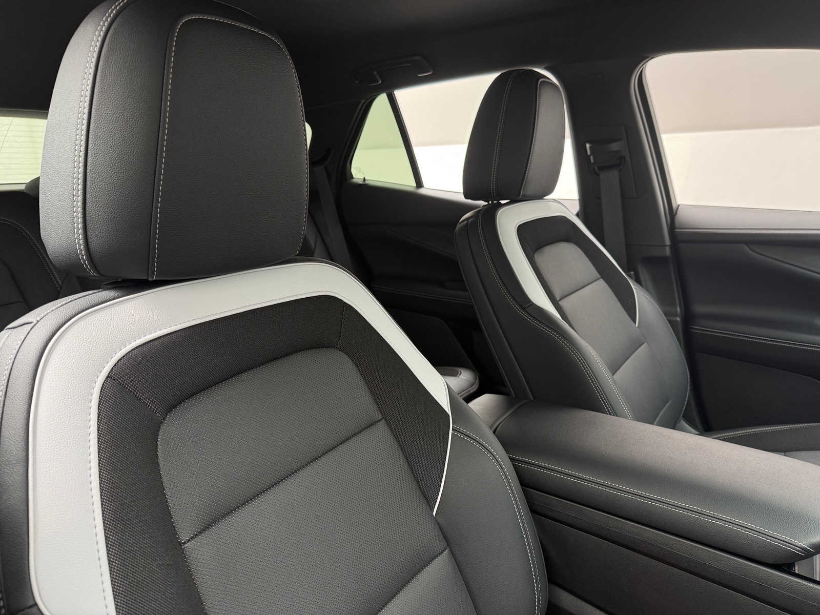 Thumbnail: 2024 Chevrolet Blazer EV - 2