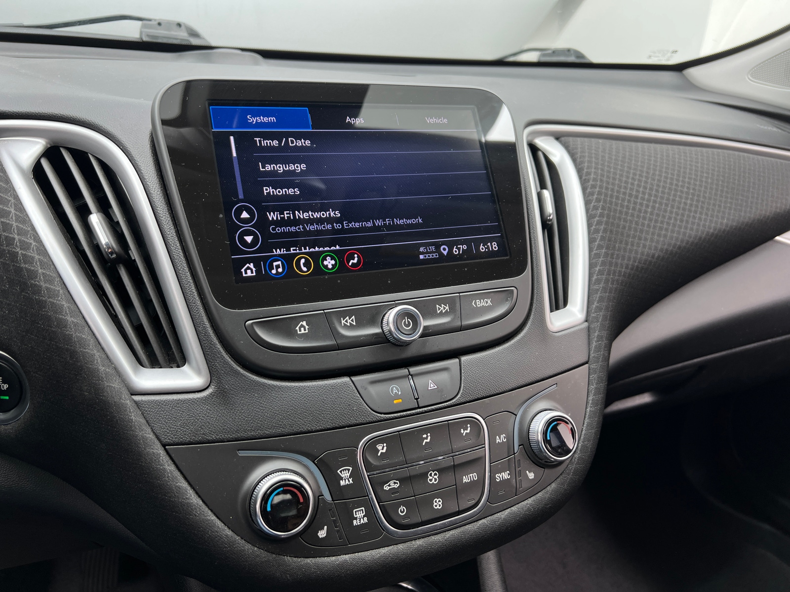 Thumbnail: 2024 Chevrolet Malibu - 4