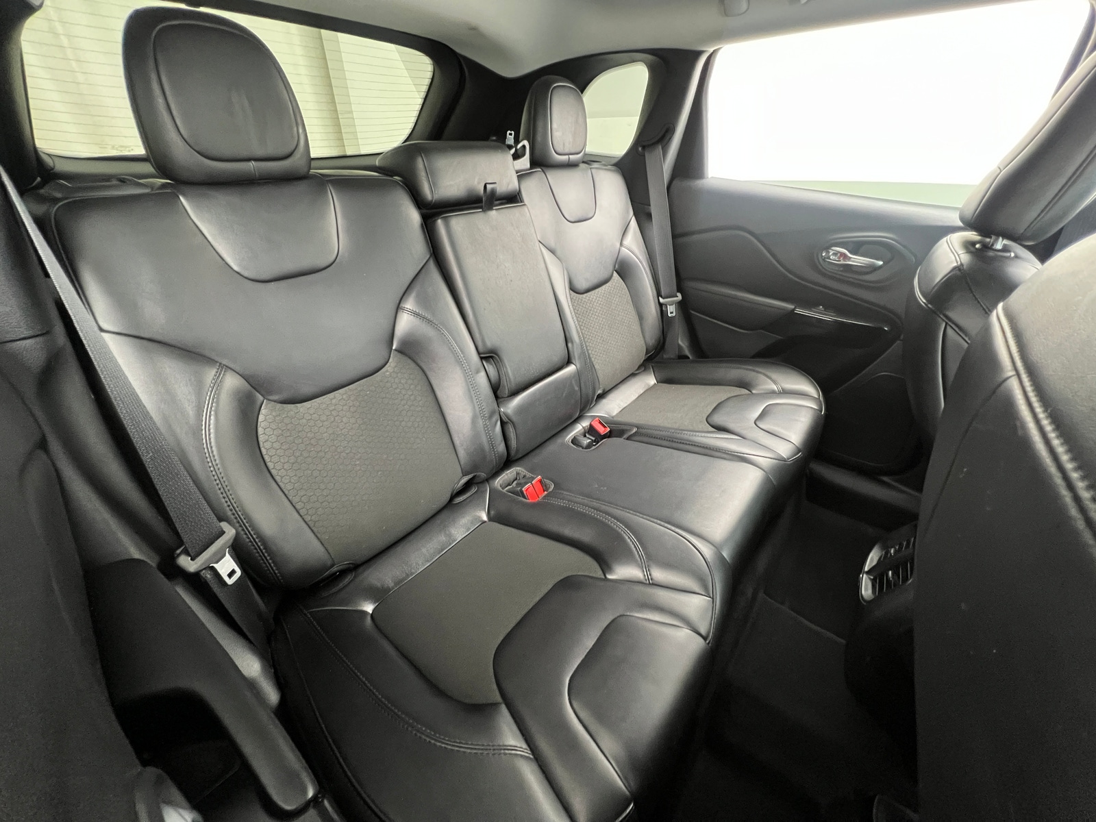 Thumbnail: 2021 Jeep Cherokee - 6