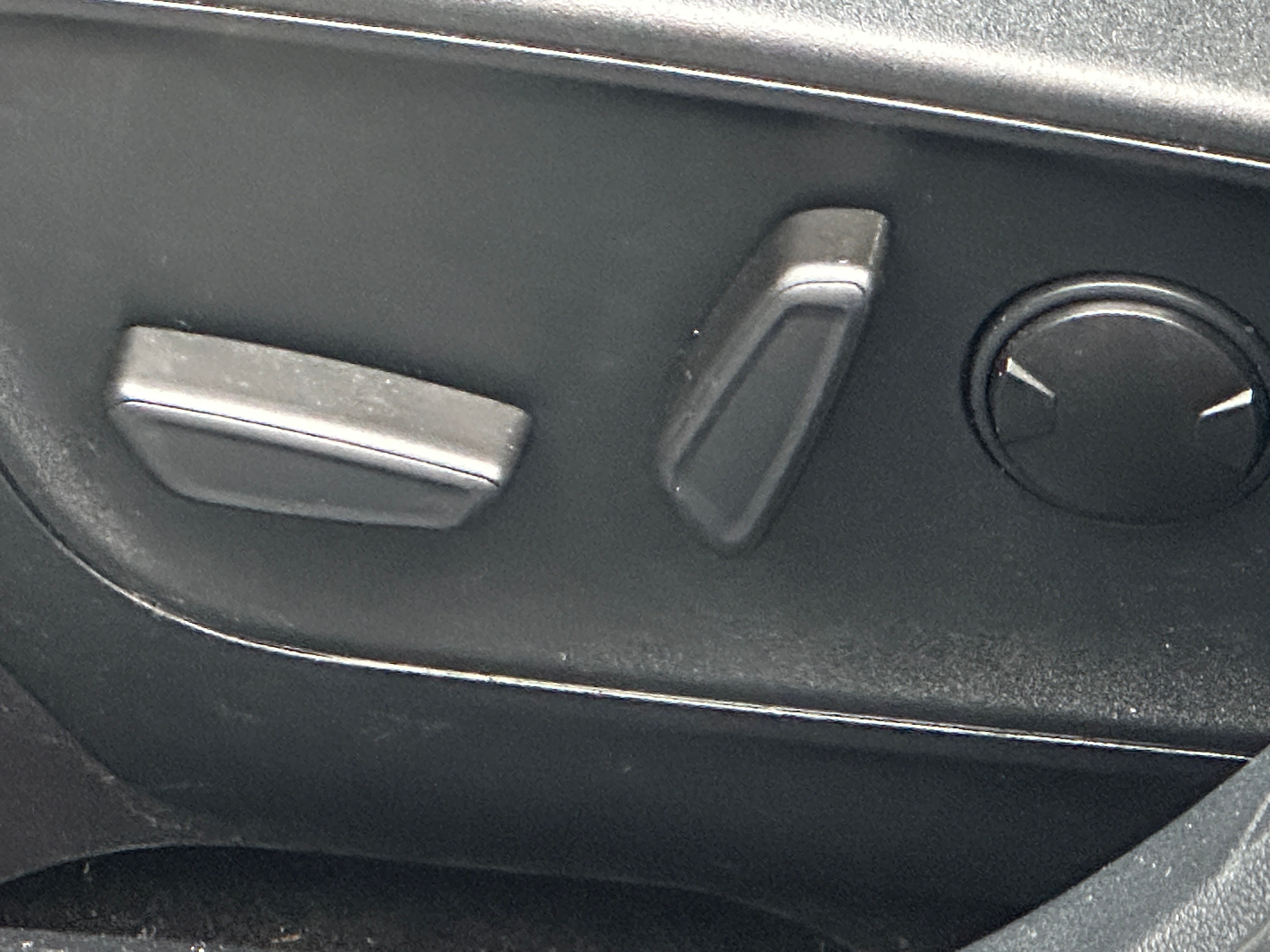 Used 2021 Ford Escape SE with VIN 1FMCU9BZ5MUA39386 for sale in Oak Creek, WI