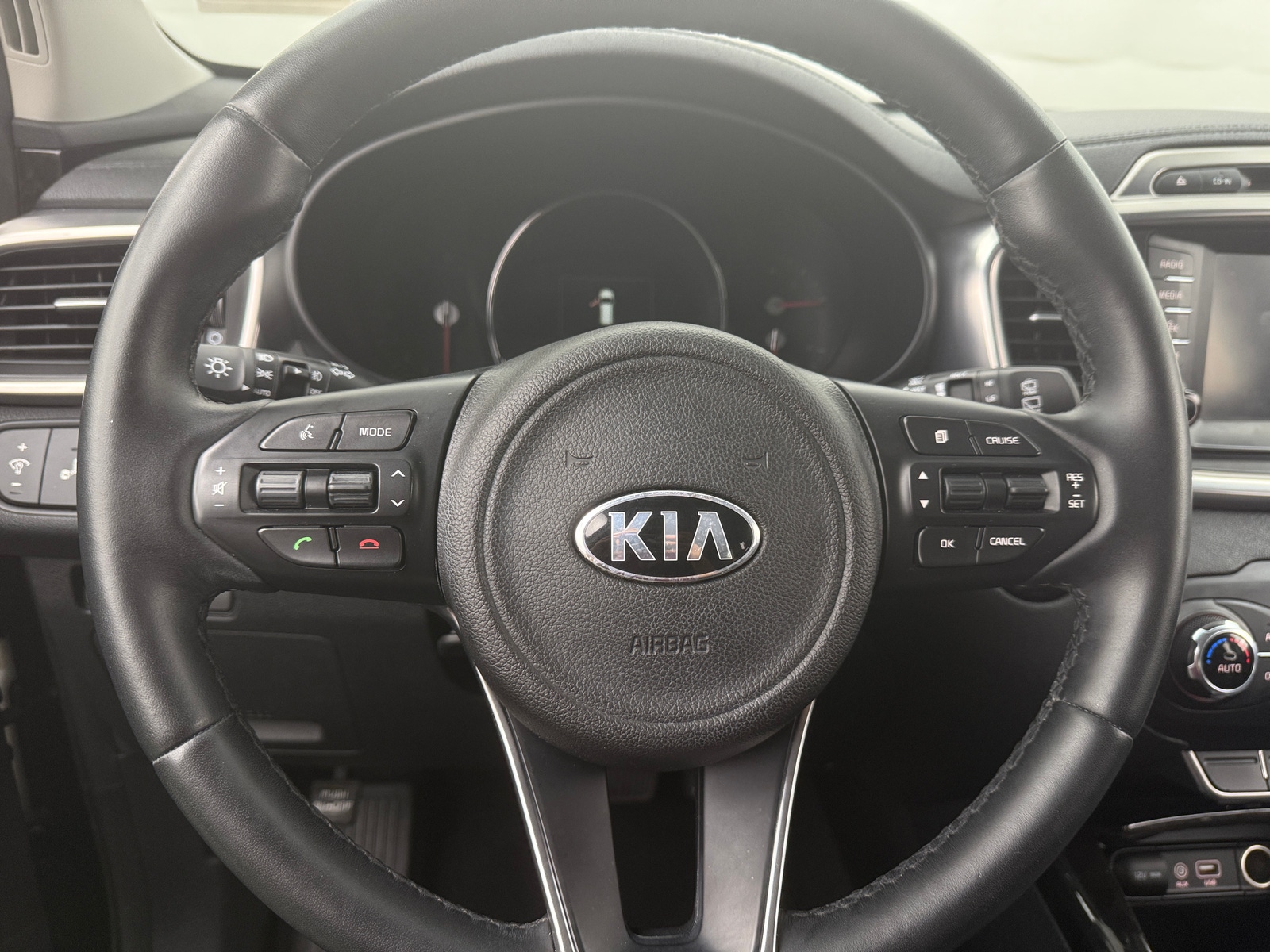 Thumbnail: 2018 Kia Sorento - 4