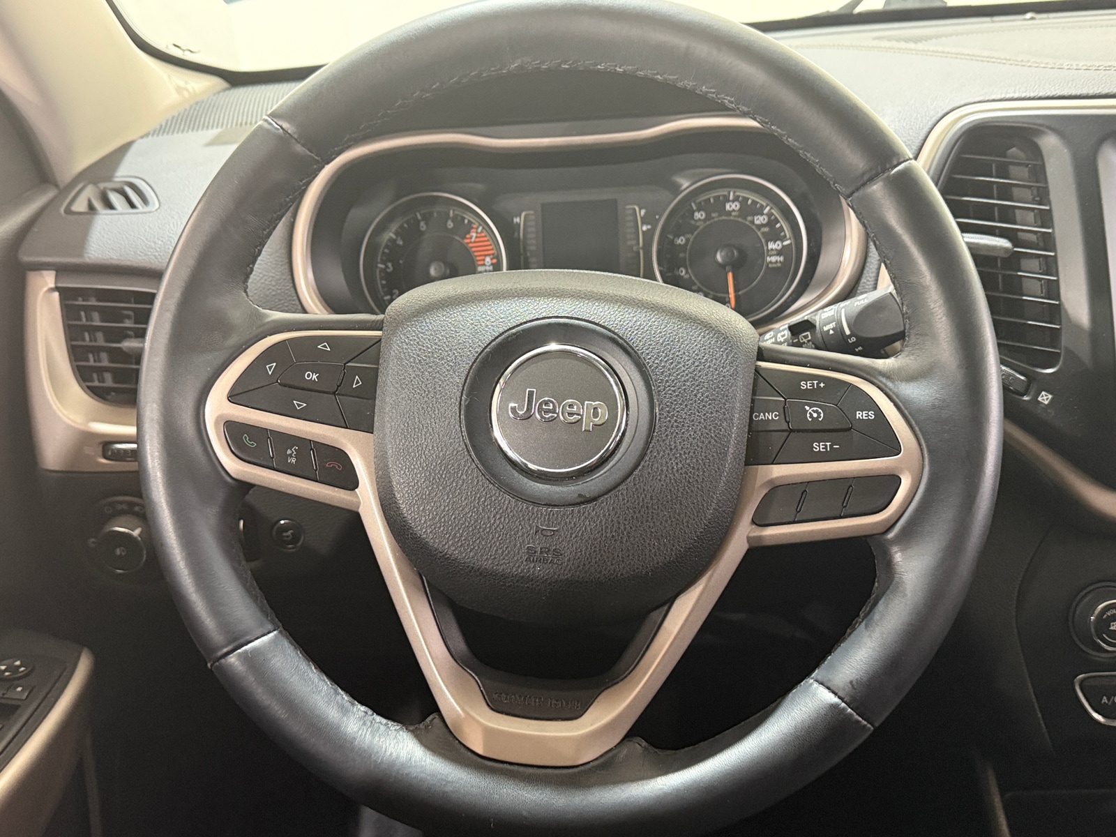 Thumbnail: 2017 Jeep Cherokee - 5