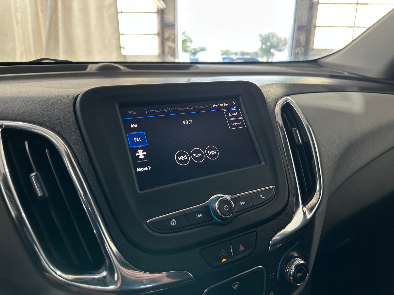 Thumbnail: 2022 Chevrolet Equinox - 4