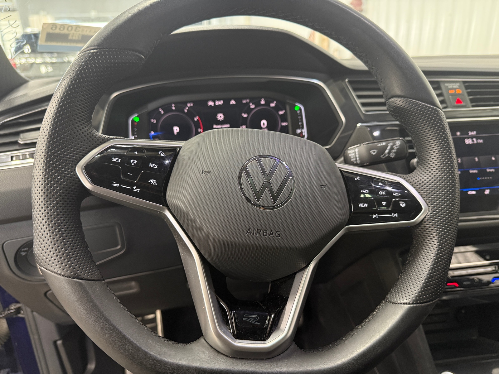 Thumbnail: 2024 Volkswagen Tiguan - 4