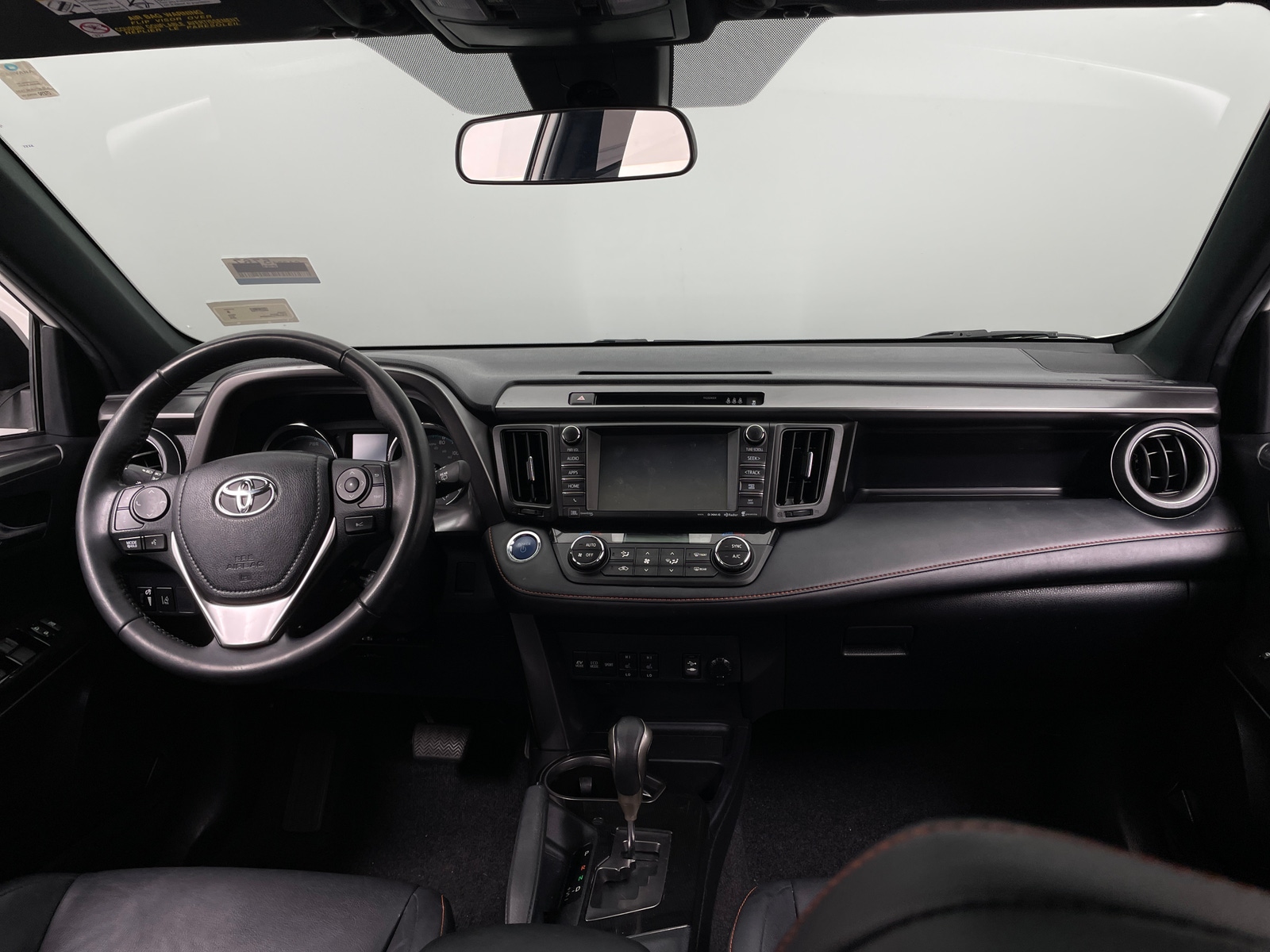Thumbnail: 2018 Toyota RAV4 - 3