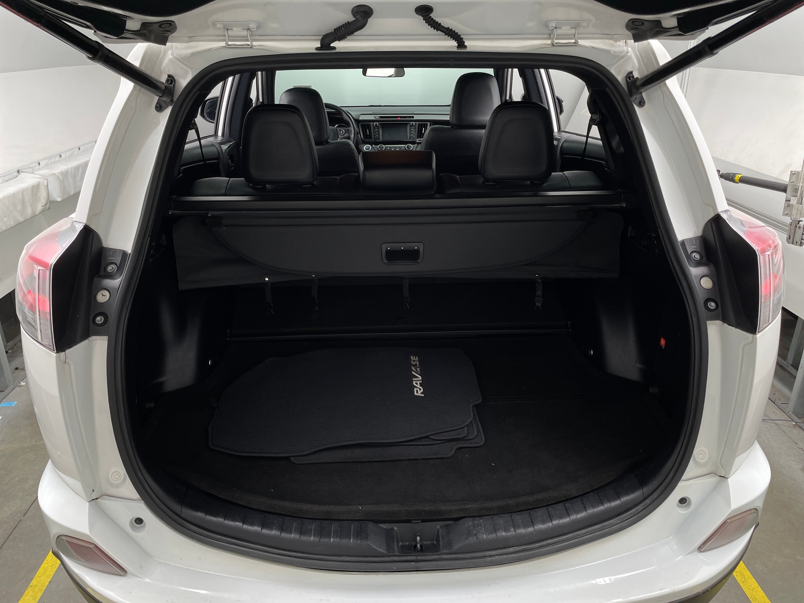 Thumbnail: 2018 Toyota RAV4 - 7