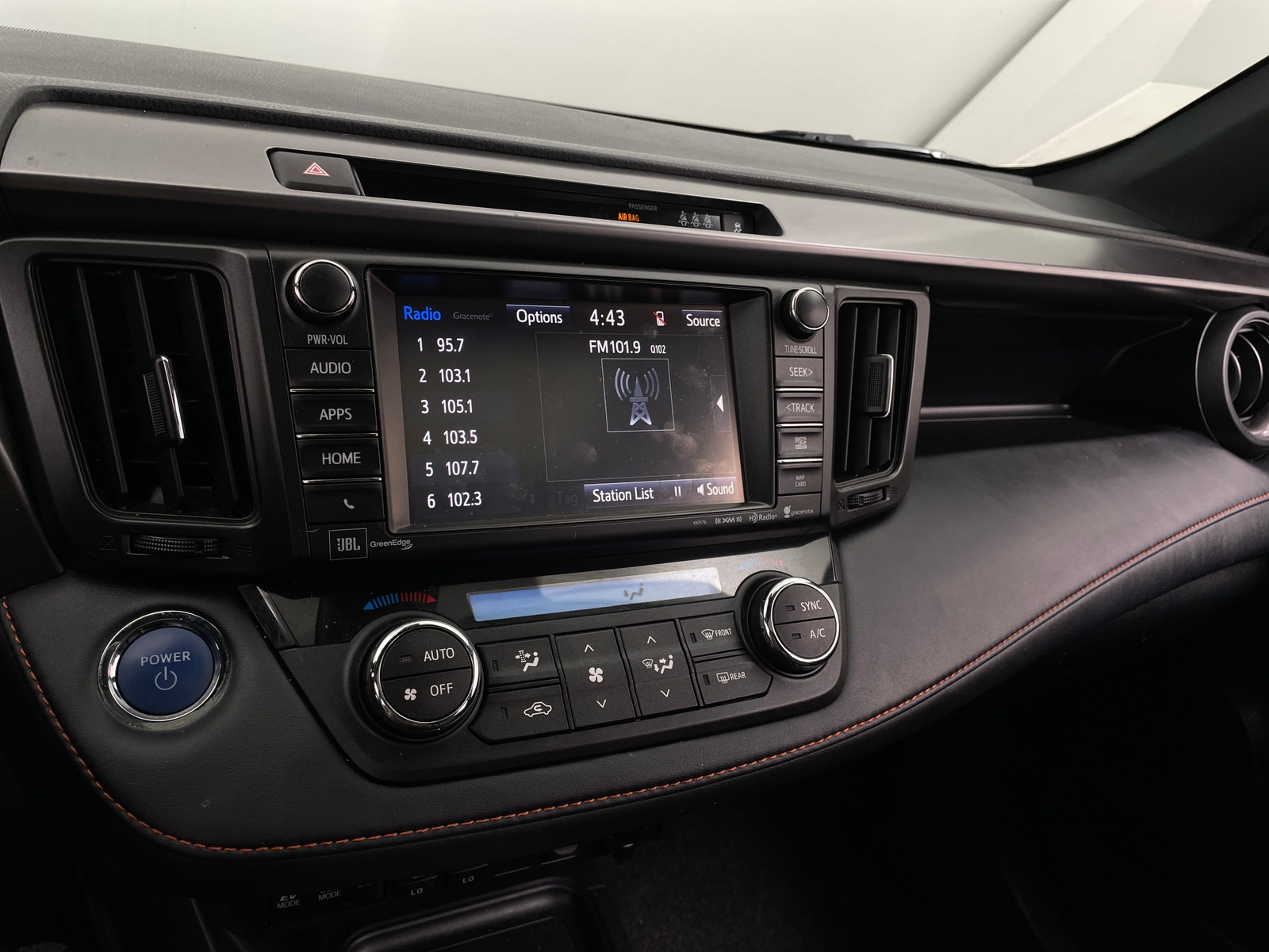Thumbnail: 2018 Toyota RAV4 - 4