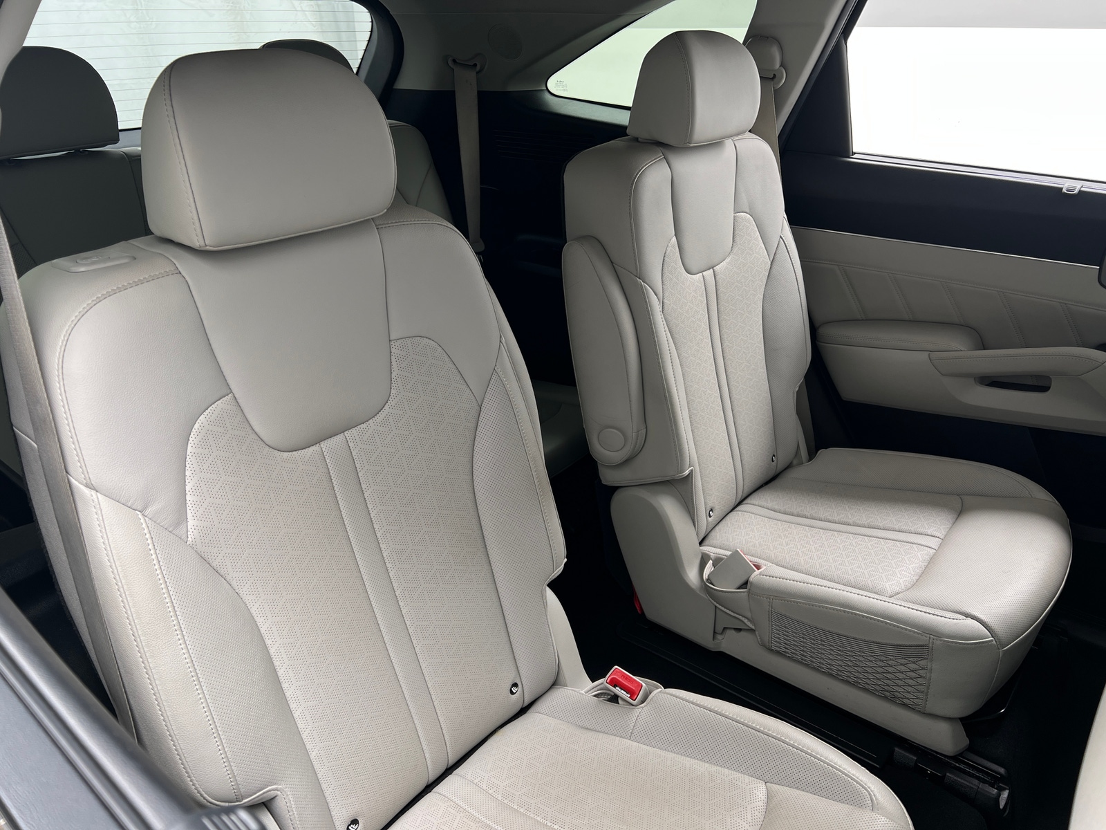 Thumbnail: 2023 Kia Sorento - 5