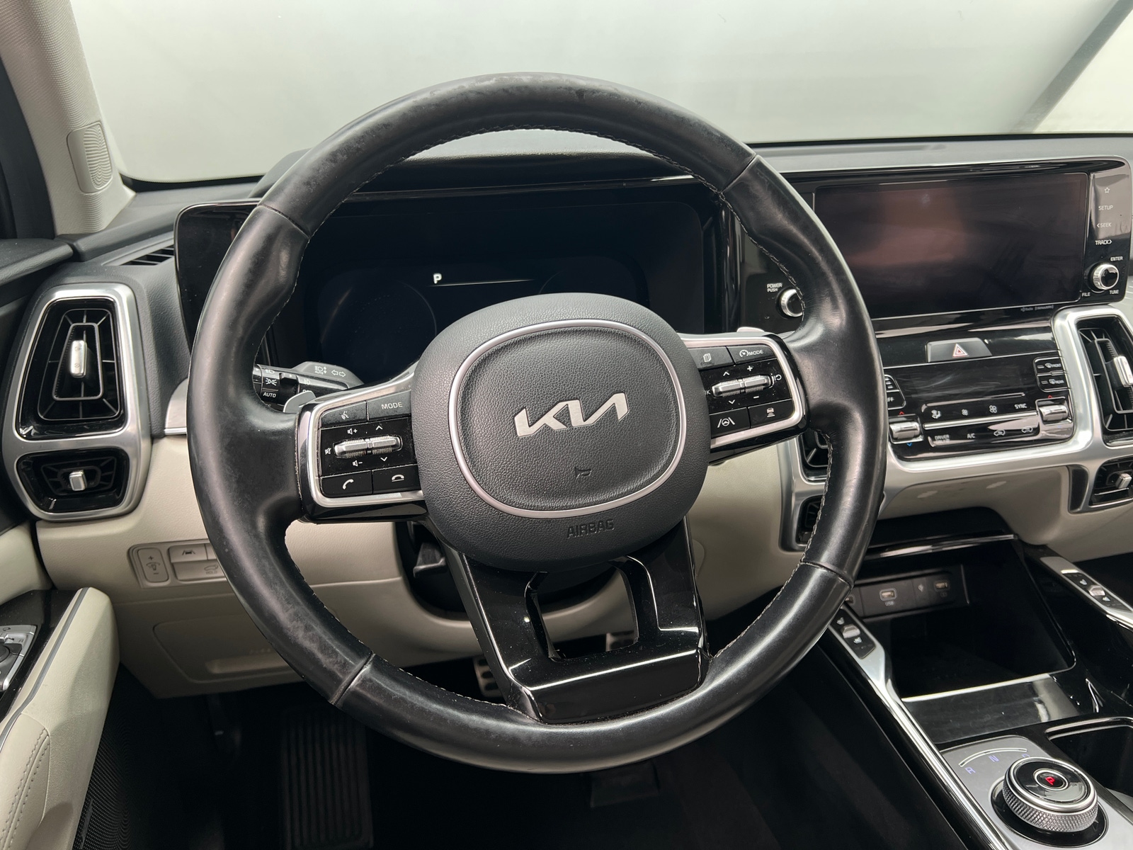 Thumbnail: 2023 Kia Sorento - 4