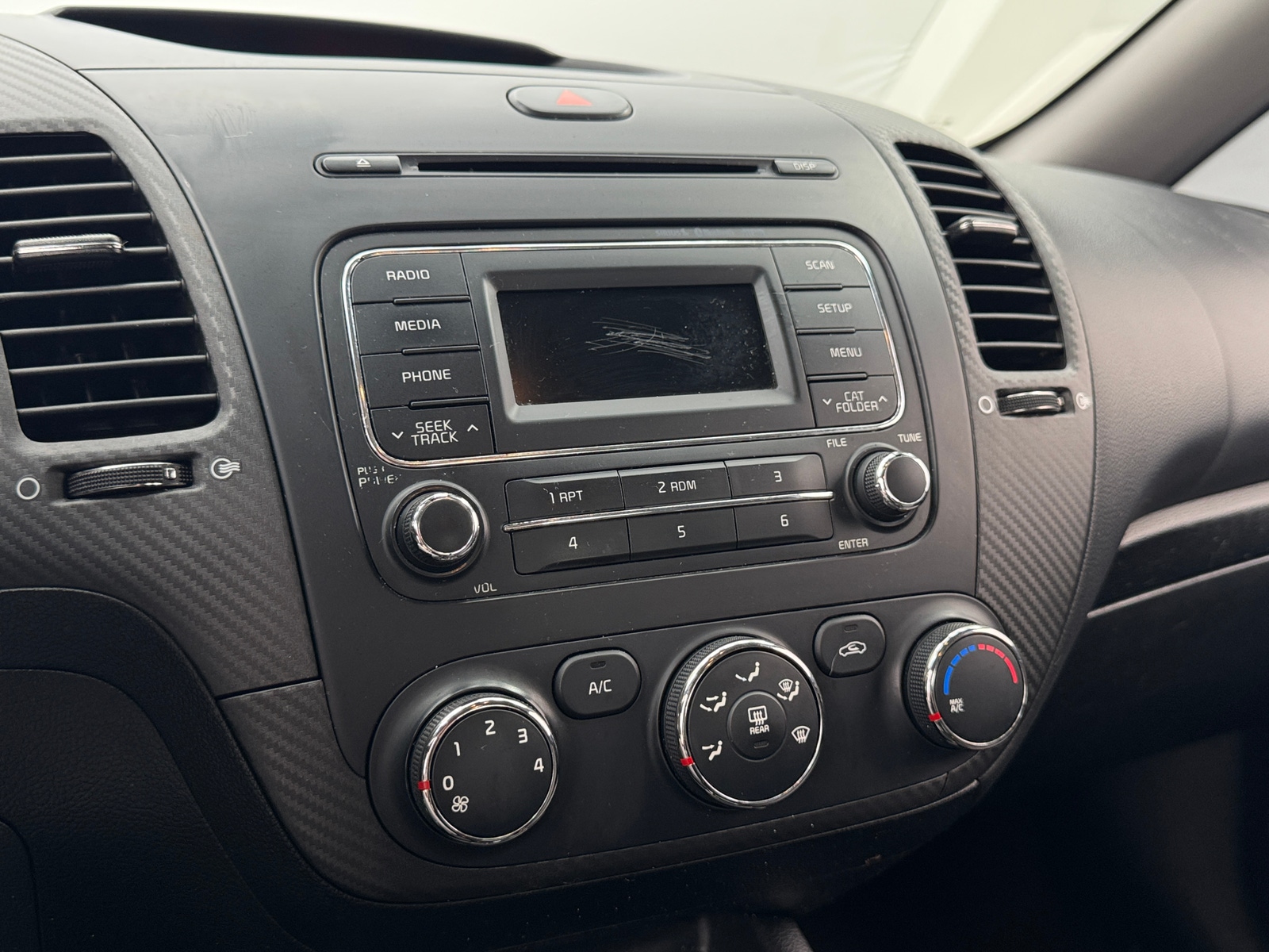 Thumbnail: 2015 Kia Forte - 4