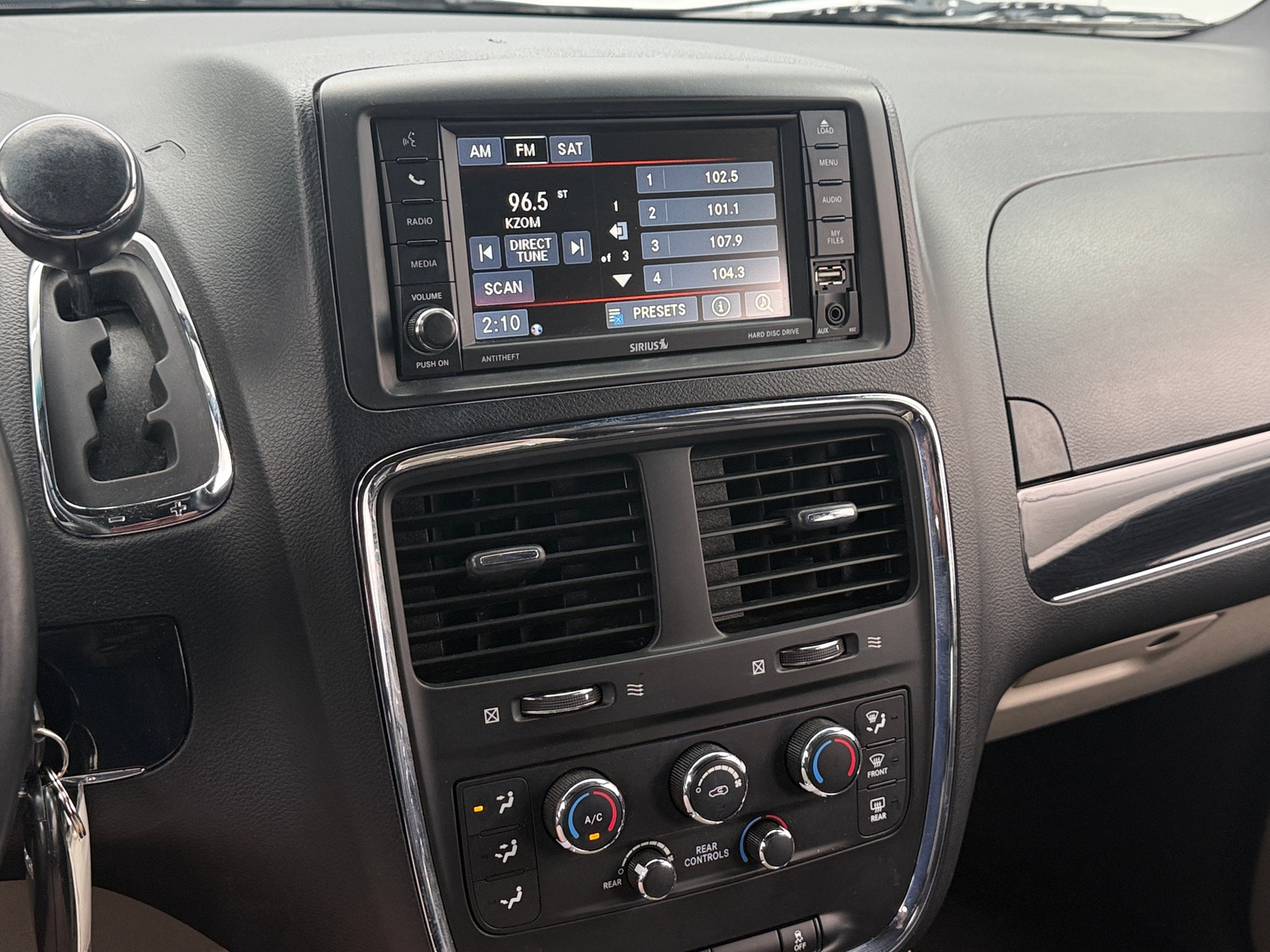 Thumbnail: 2017 Dodge Grand Caravan - 3