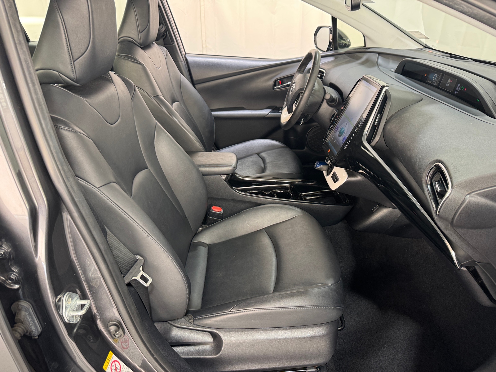 Thumbnail: 2017 Toyota Prius Prime - 2