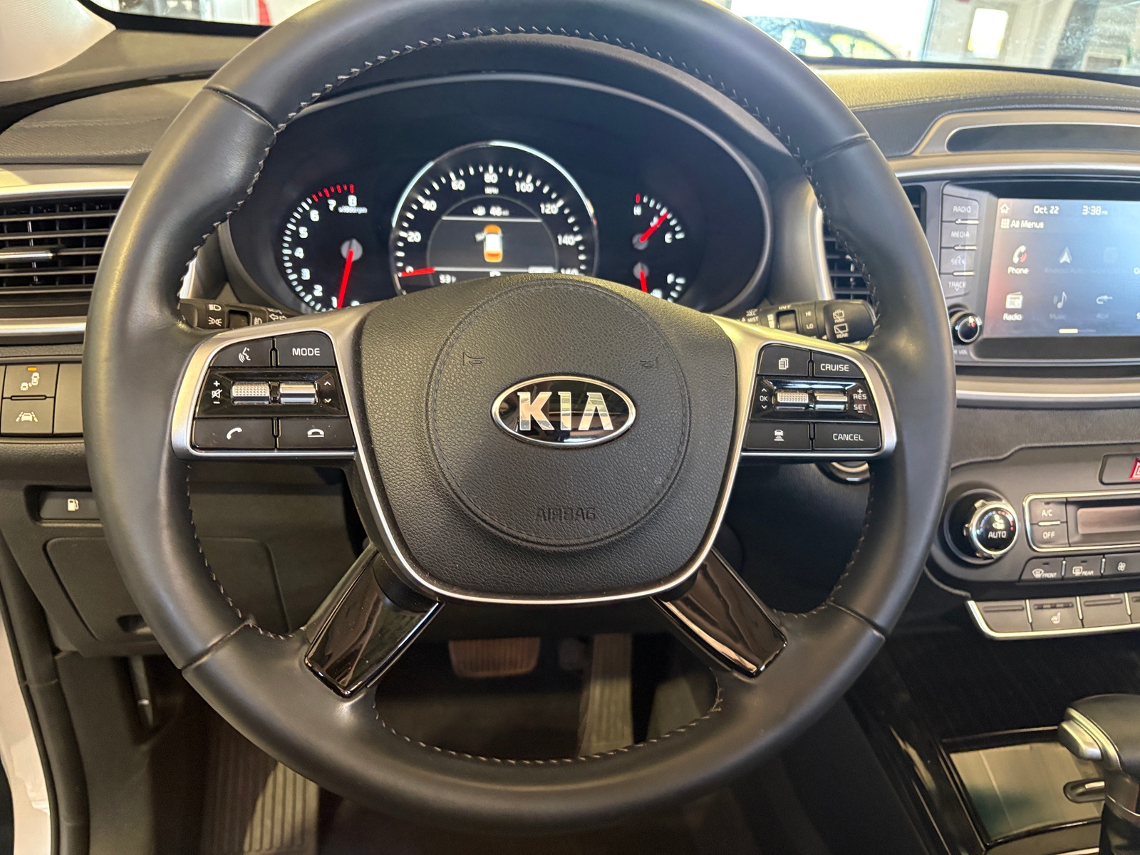 Thumbnail: 2020 Kia Sorento - 4