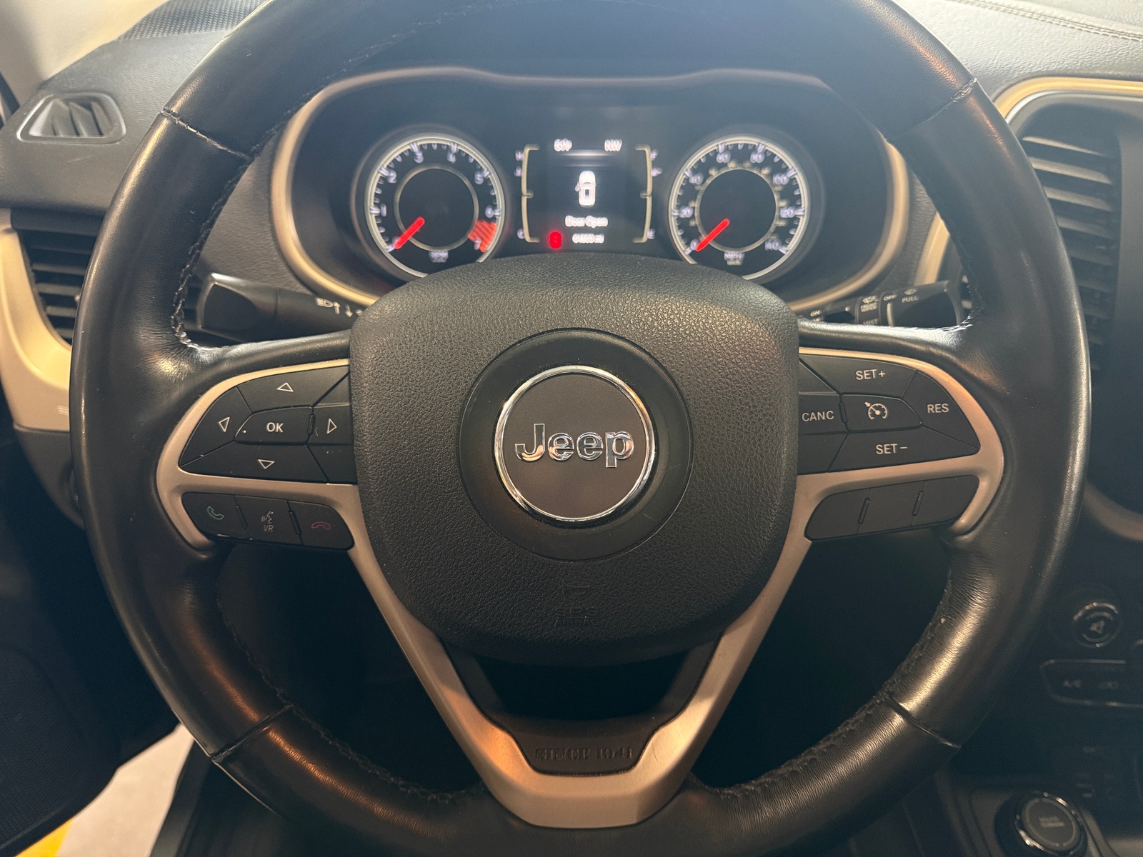 Thumbnail: 2015 Jeep Cherokee - 5