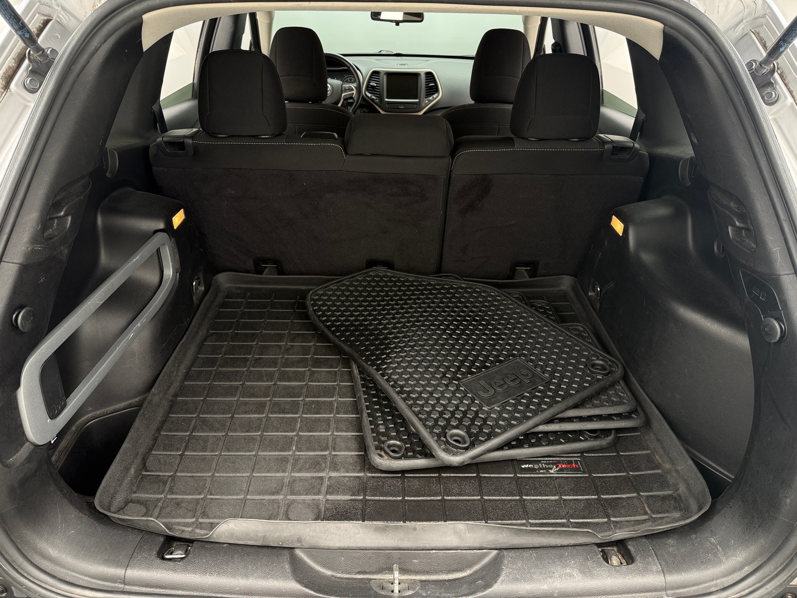 Thumbnail: 2015 Jeep Cherokee - 7