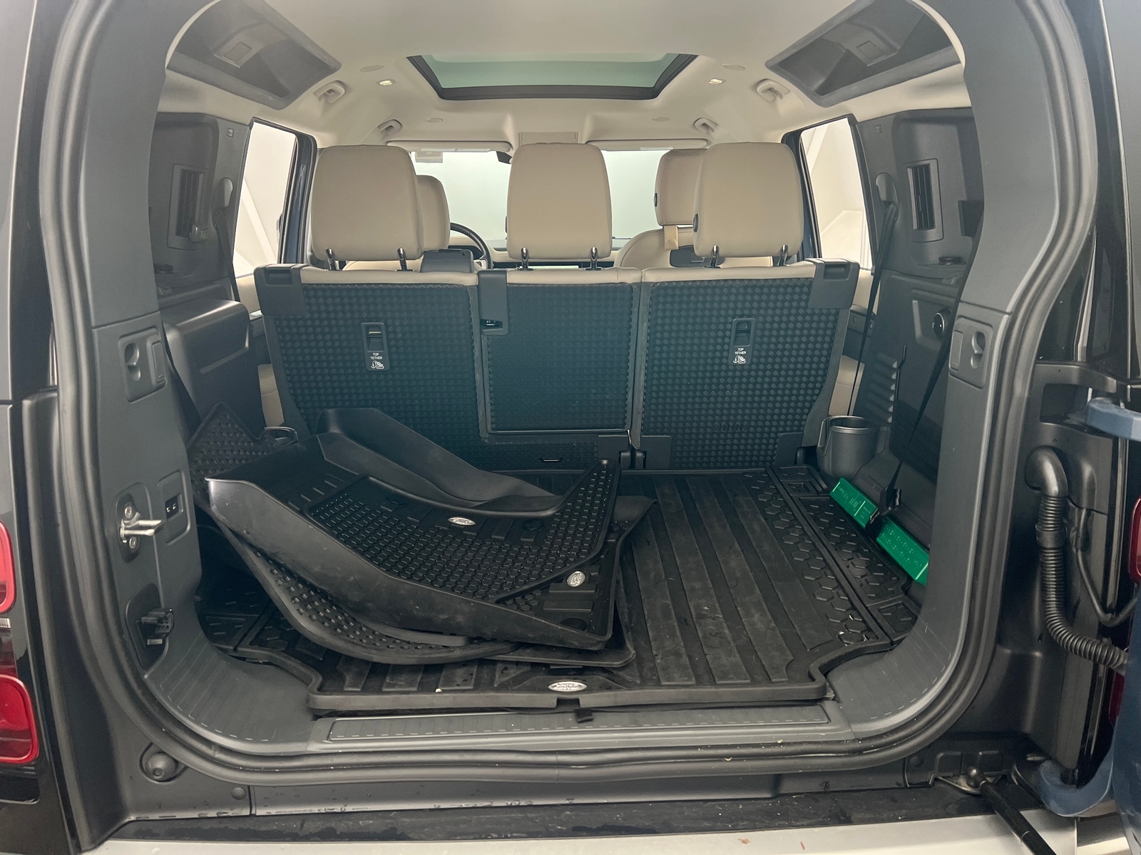 Thumbnail: 2021 Land Rover Defender - 6