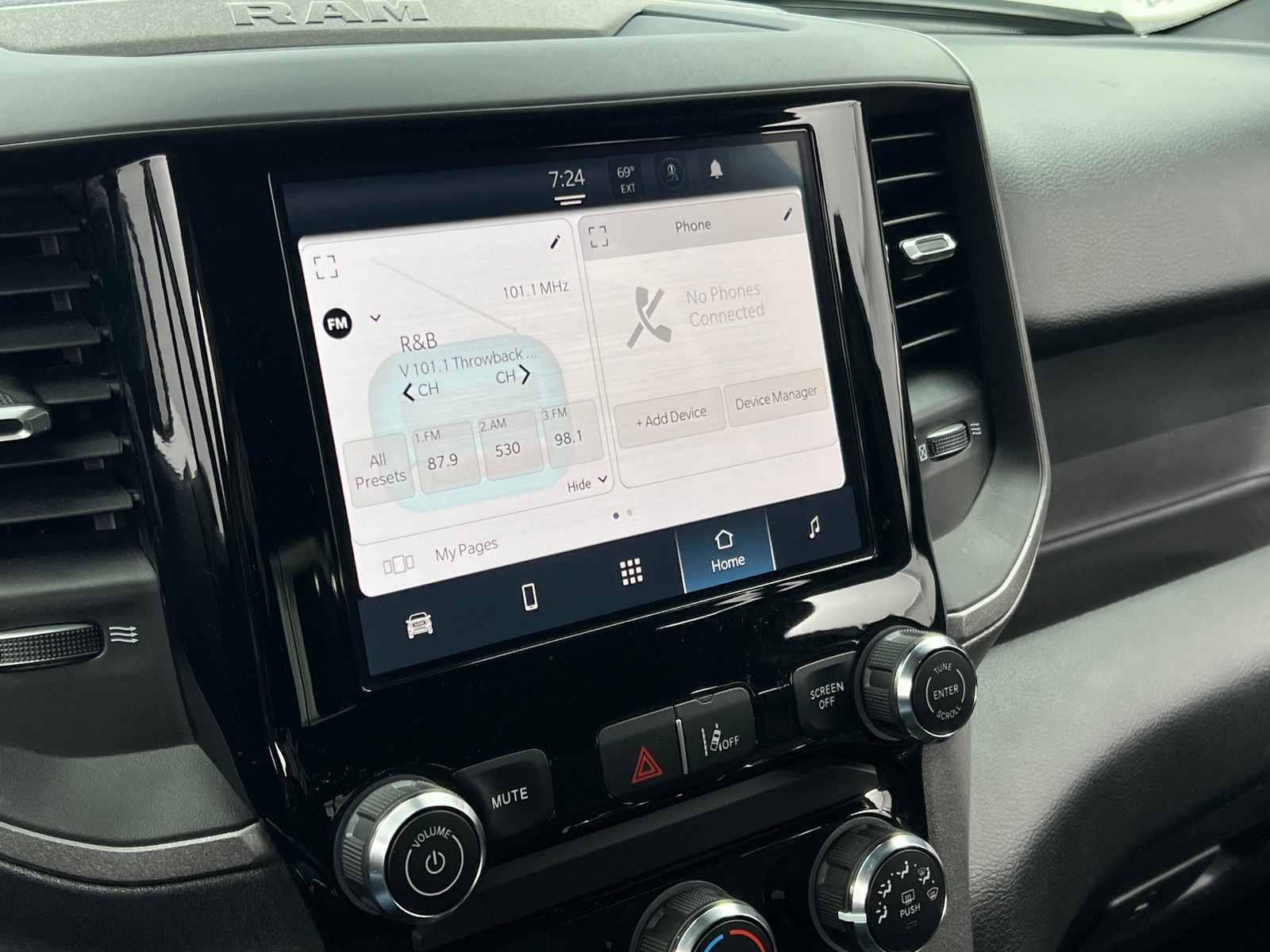 Thumbnail: 2025 RAM 1500 - 4