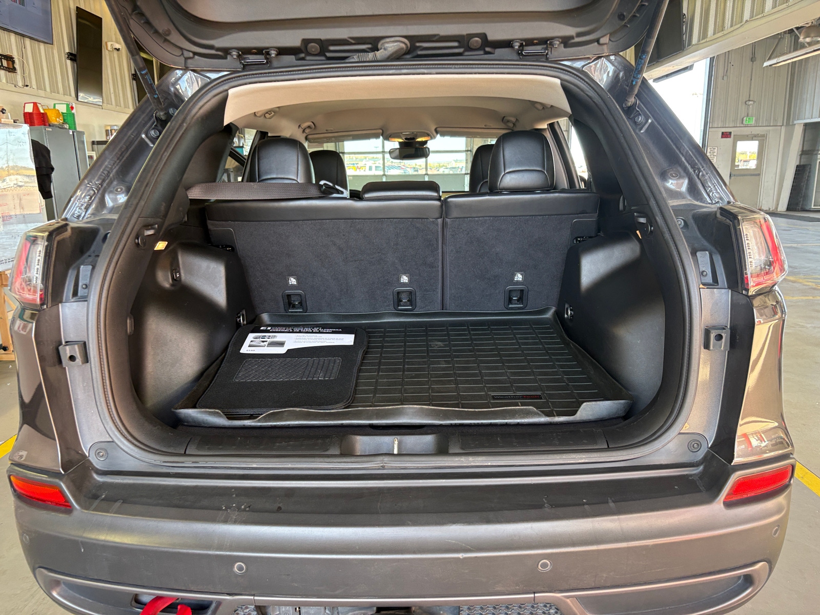 Thumbnail: 2021 Jeep Cherokee - 7