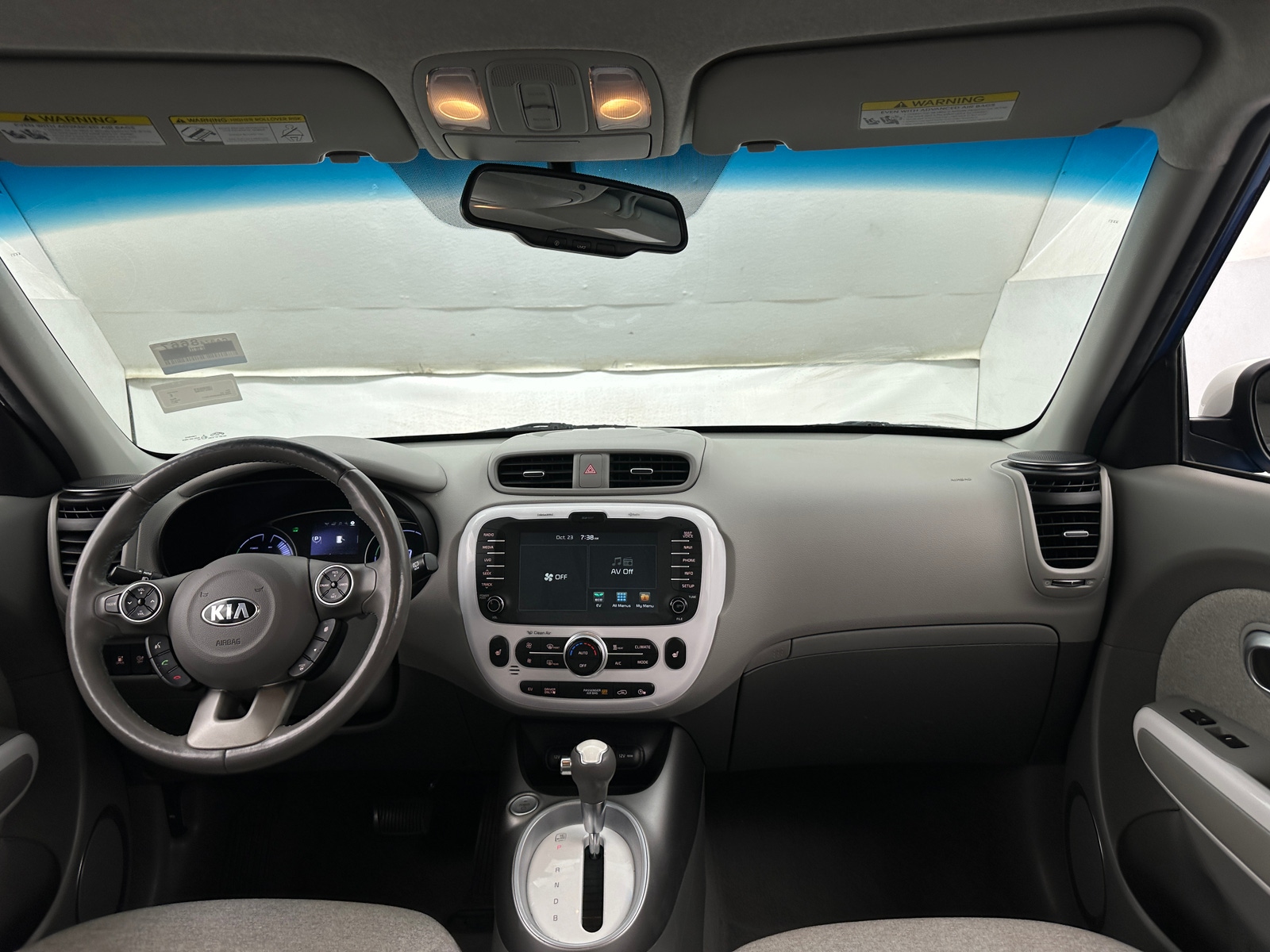 Thumbnail: 2017 Kia Soul EV - 3