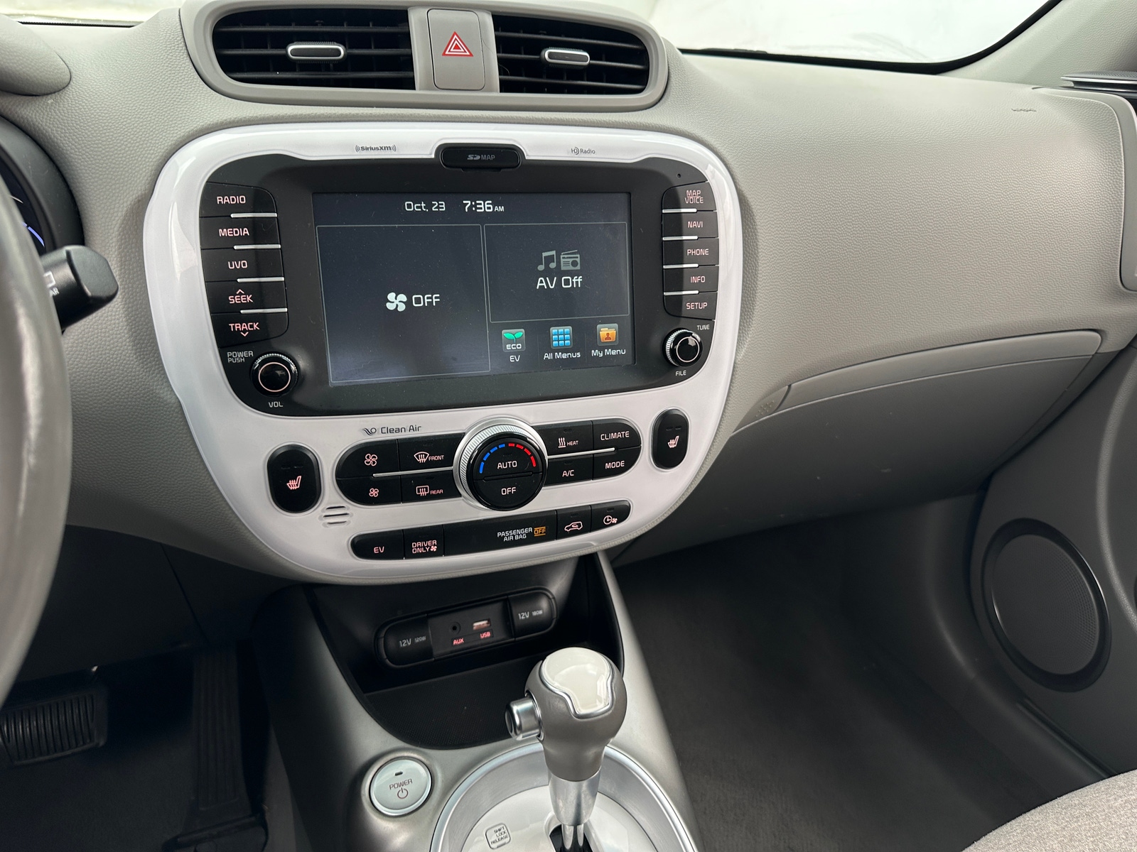 Thumbnail: 2017 Kia Soul EV - 4