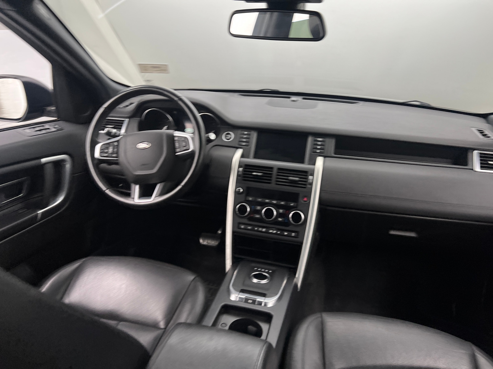 Thumbnail: 2019 Land Rover Discovery Sport - 2