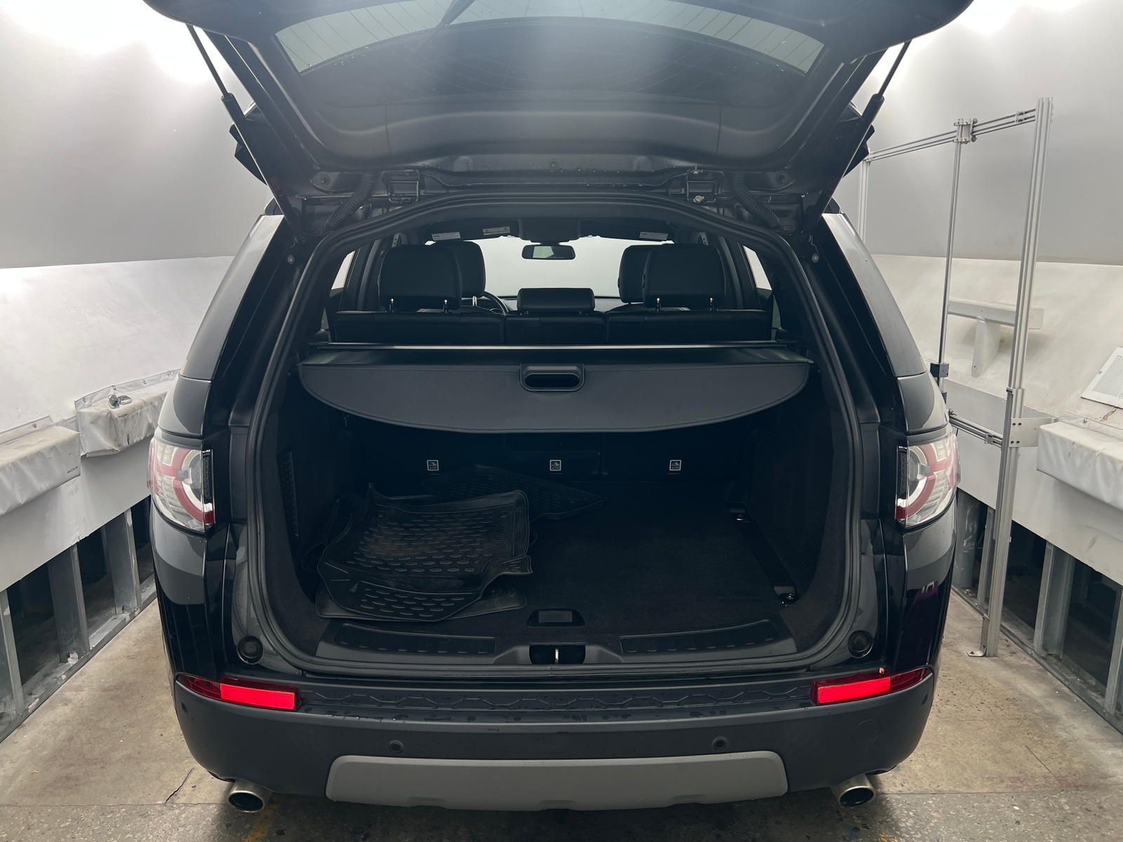 Thumbnail: 2019 Land Rover Discovery Sport - 6