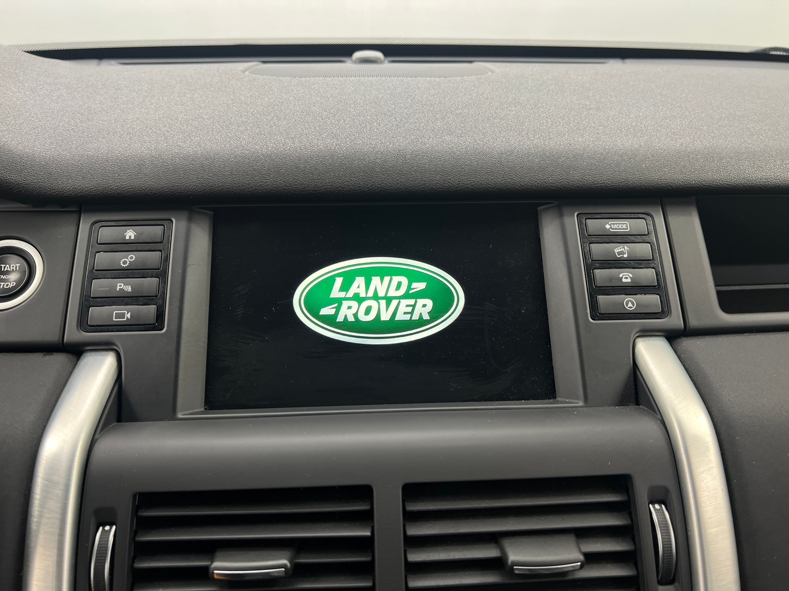 Thumbnail: 2019 Land Rover Discovery Sport - 3