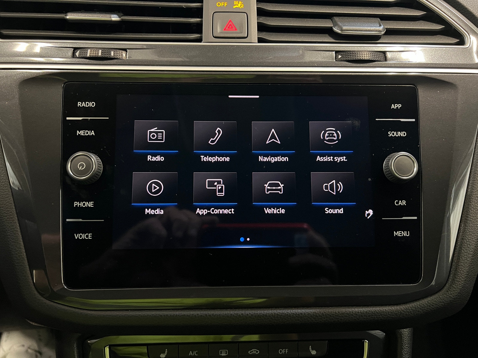 Thumbnail: 2024 Volkswagen Tiguan - 4