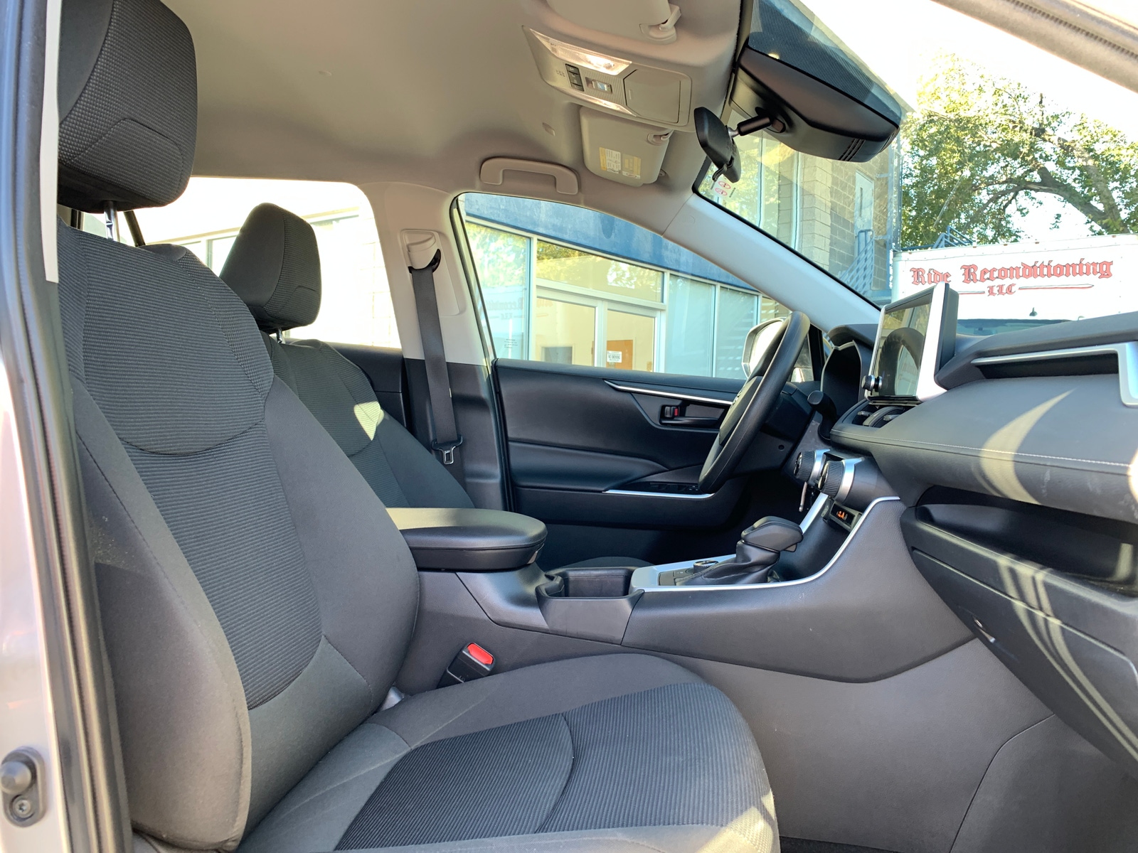 Thumbnail: 2025 Toyota RAV4 - 2