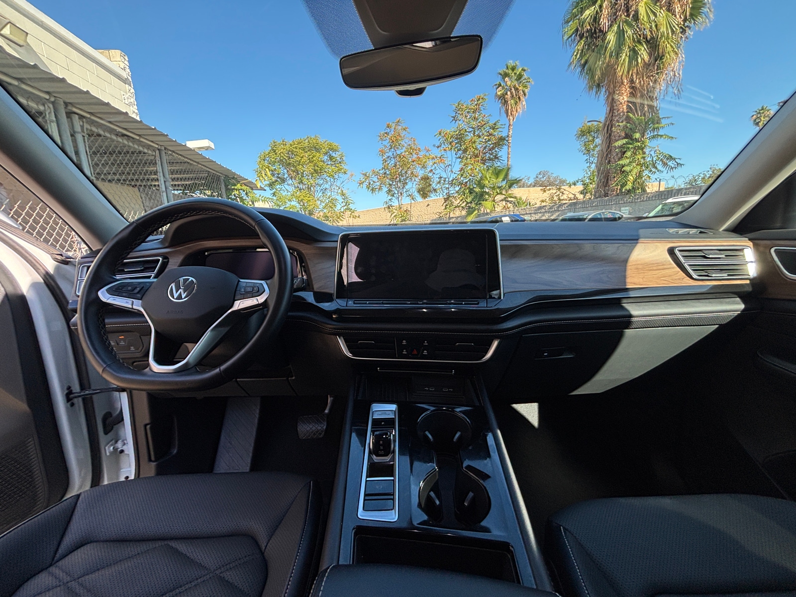 Thumbnail: 2025 Volkswagen Atlas - 3