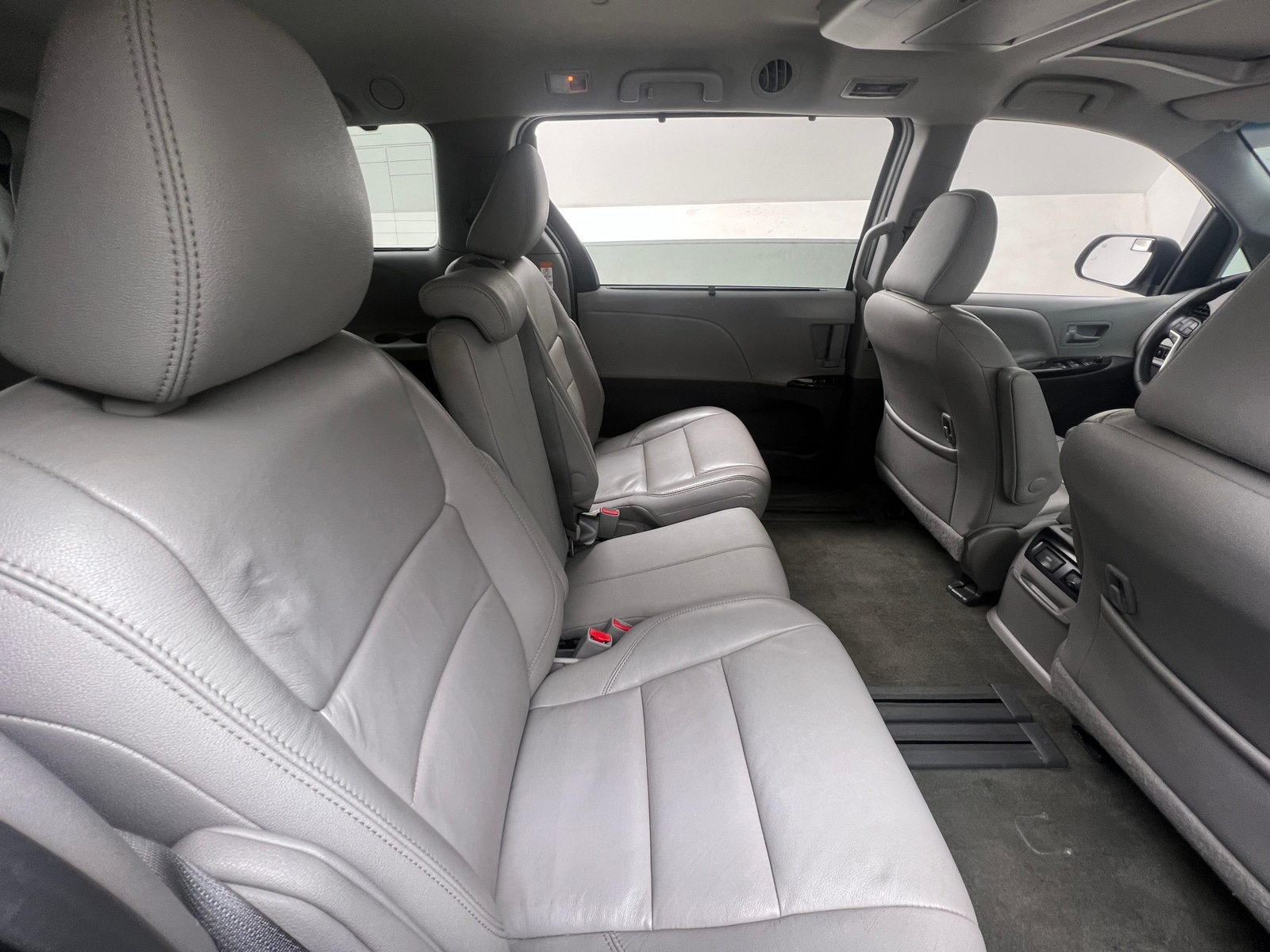 Thumbnail: 2017 Toyota Sienna - 5