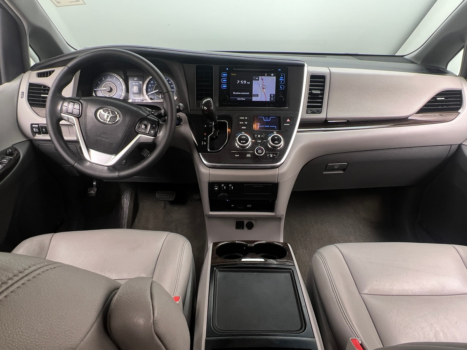 Thumbnail: 2017 Toyota Sienna - 2