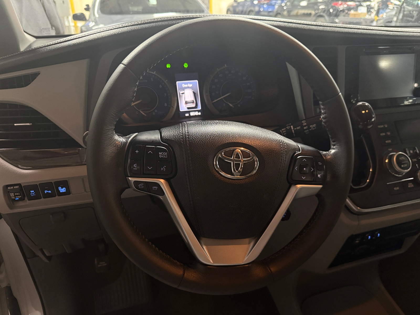 Thumbnail: 2017 Toyota Sienna - 4