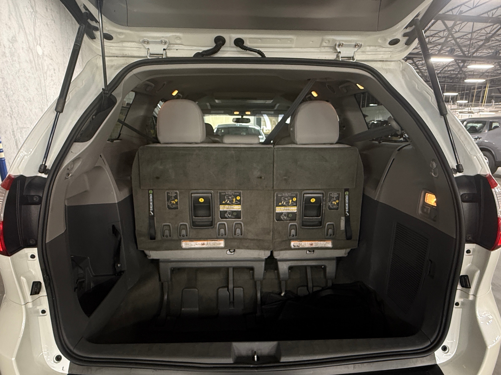 Thumbnail: 2017 Toyota Sienna - 6