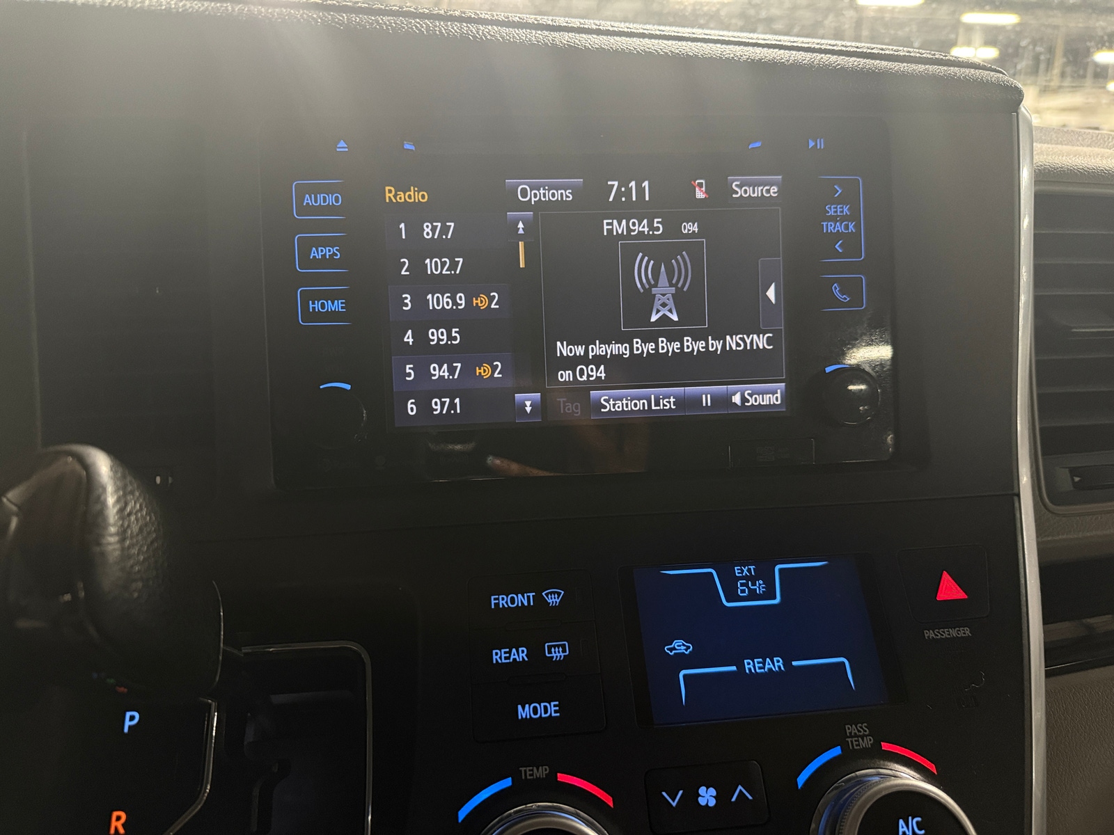 Thumbnail: 2017 Toyota Sienna - 3