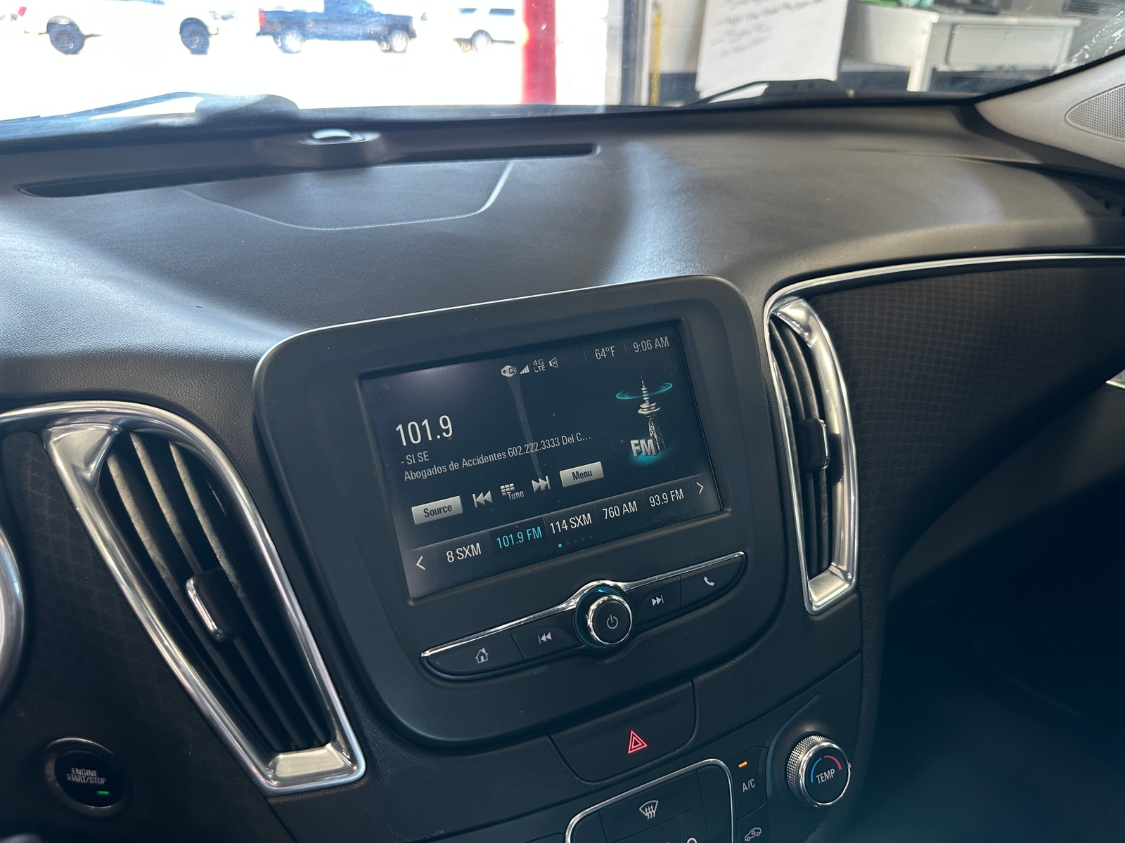 Thumbnail: 2017 Chevrolet Malibu - 4