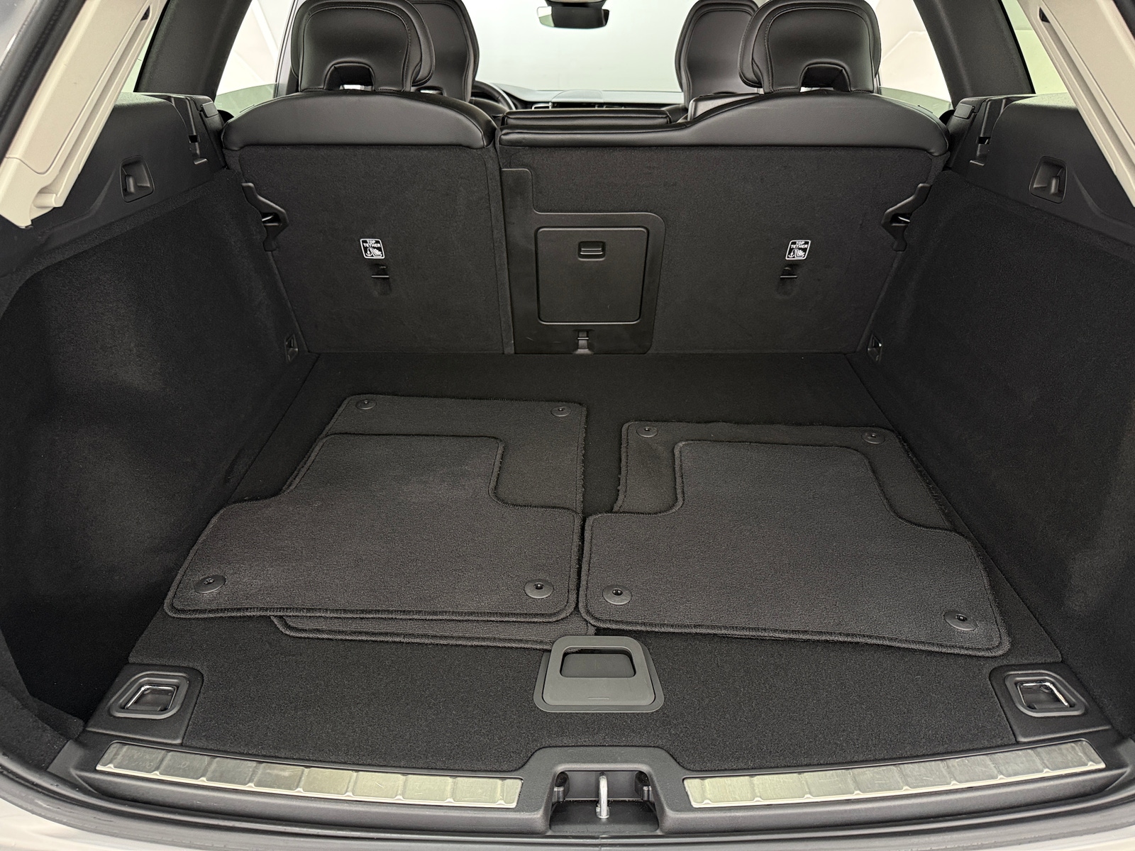 Thumbnail: 2023 Volvo XC60 - 7