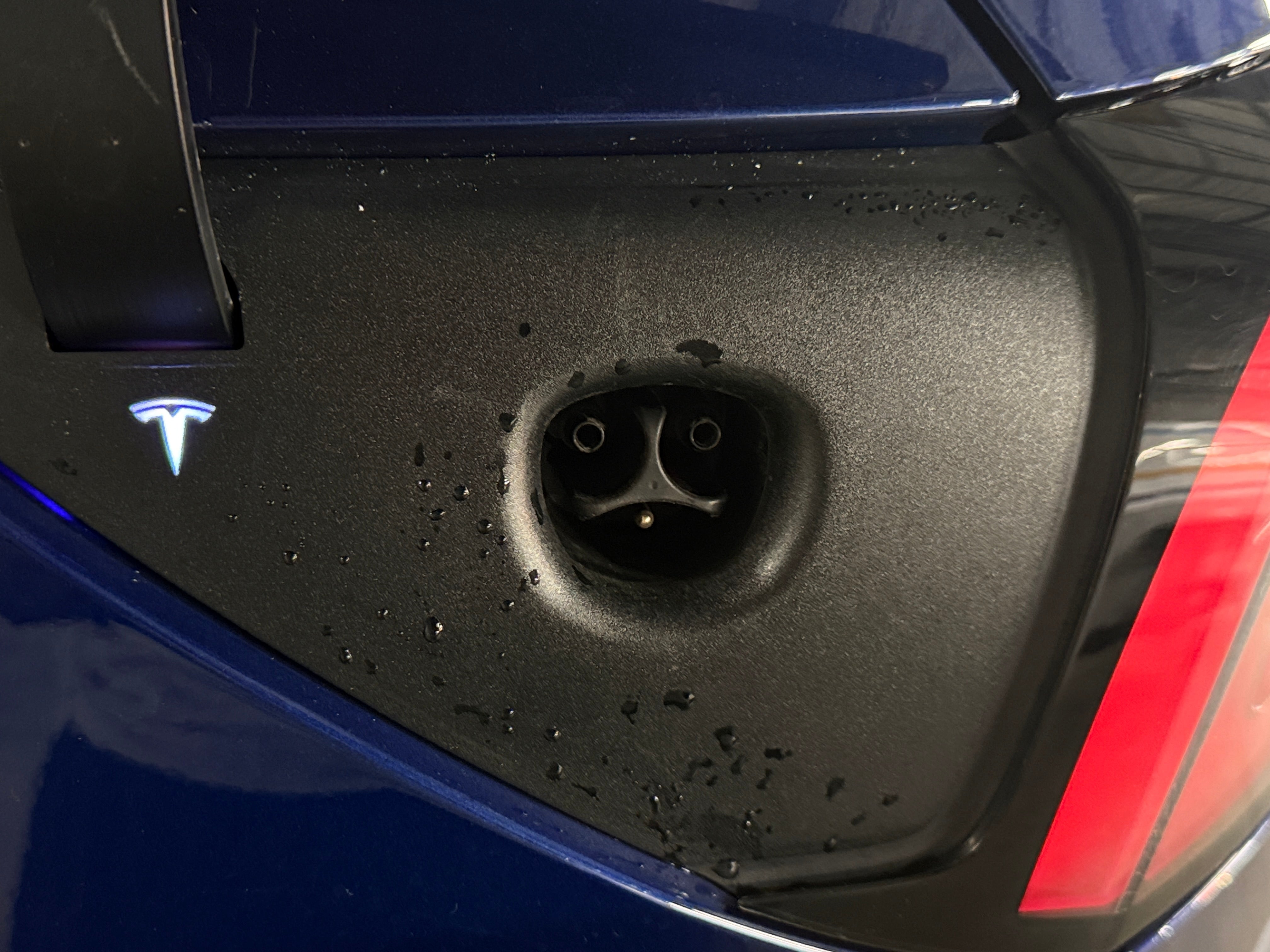 Used 2021 Tesla Model Y Standard Range with VIN 5YJYGDED0MF107705 for sale in Oak Creek, WI