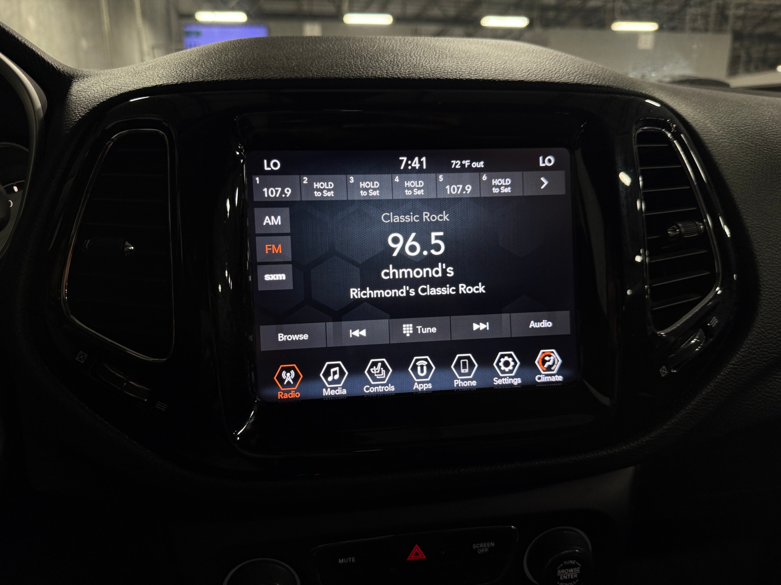 Thumbnail: 2019 Jeep Compass - 3