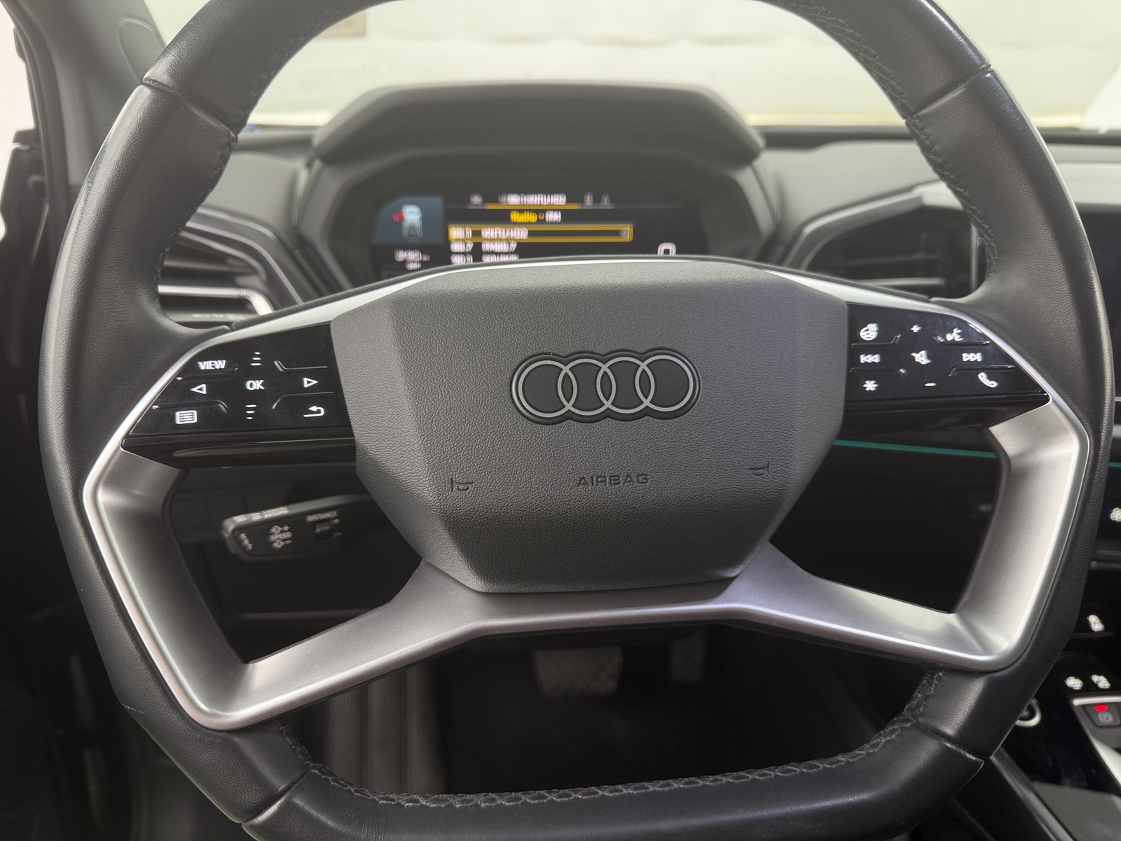 Thumbnail: 2022 Audi Q4 e-tron - 4