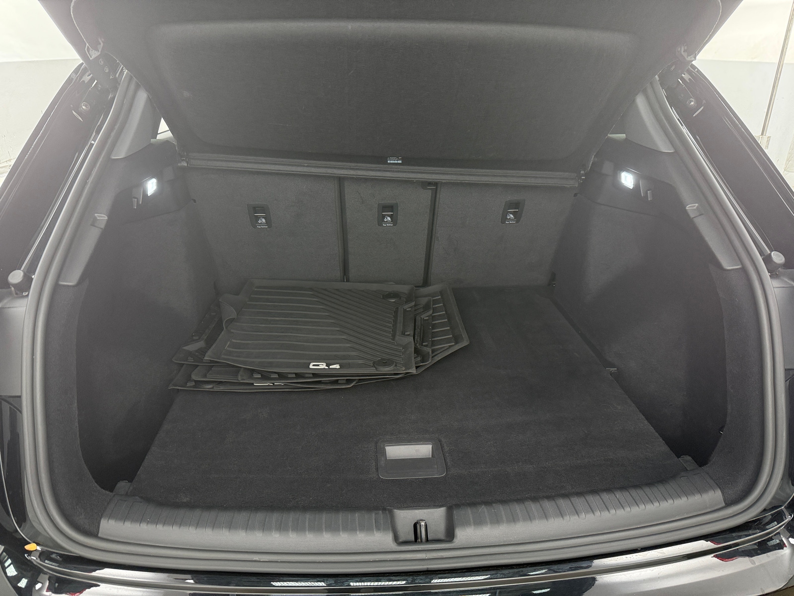 Thumbnail: 2022 Audi Q4 e-tron - 6